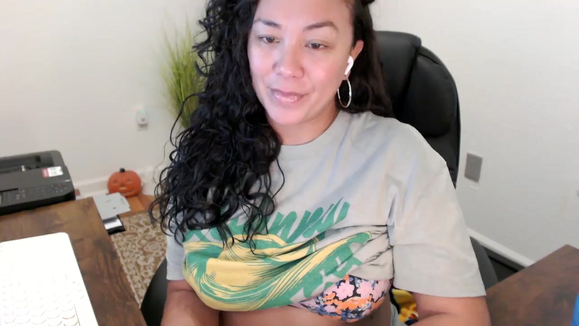 Gallery image thumbnail from MickaylaStar's myfreecams stream on, 10/30/2025, 17:34 image 17 of 20
