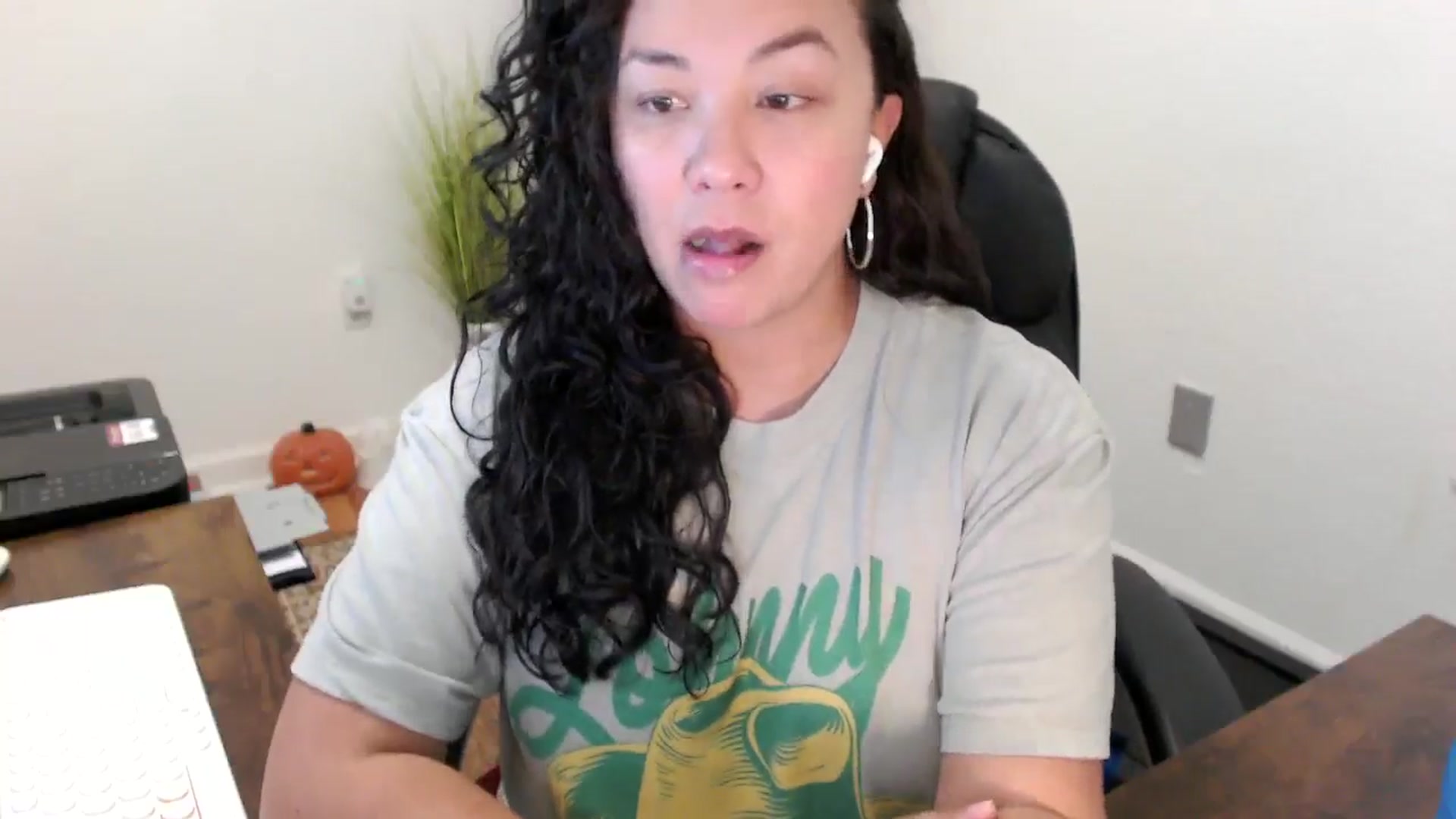 Gallery image thumbnail from MickaylaStar's myfreecams stream on, 10/30/2025, 17:34 image 15 of 20