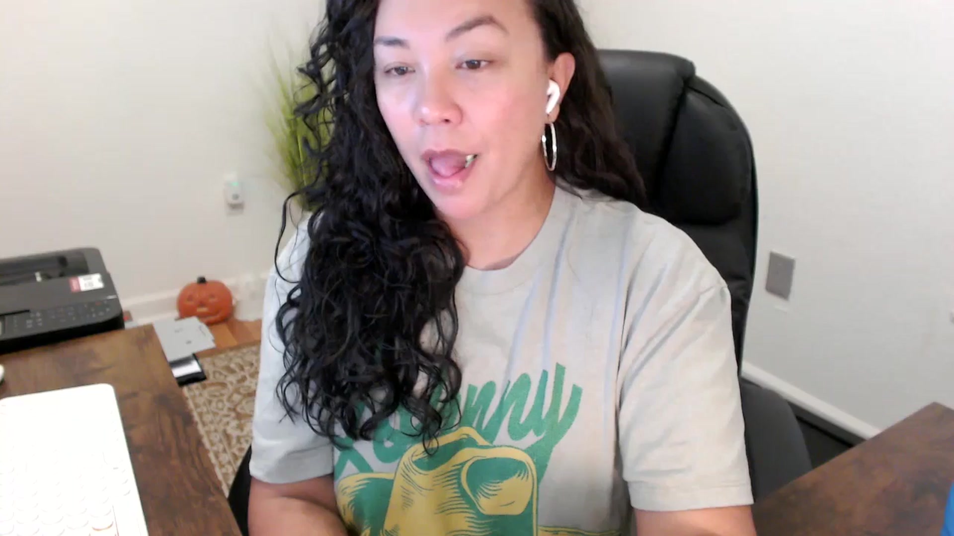 Gallery image thumbnail from MickaylaStar's myfreecams stream on, 10/30/2025, 17:34 image 13 of 20