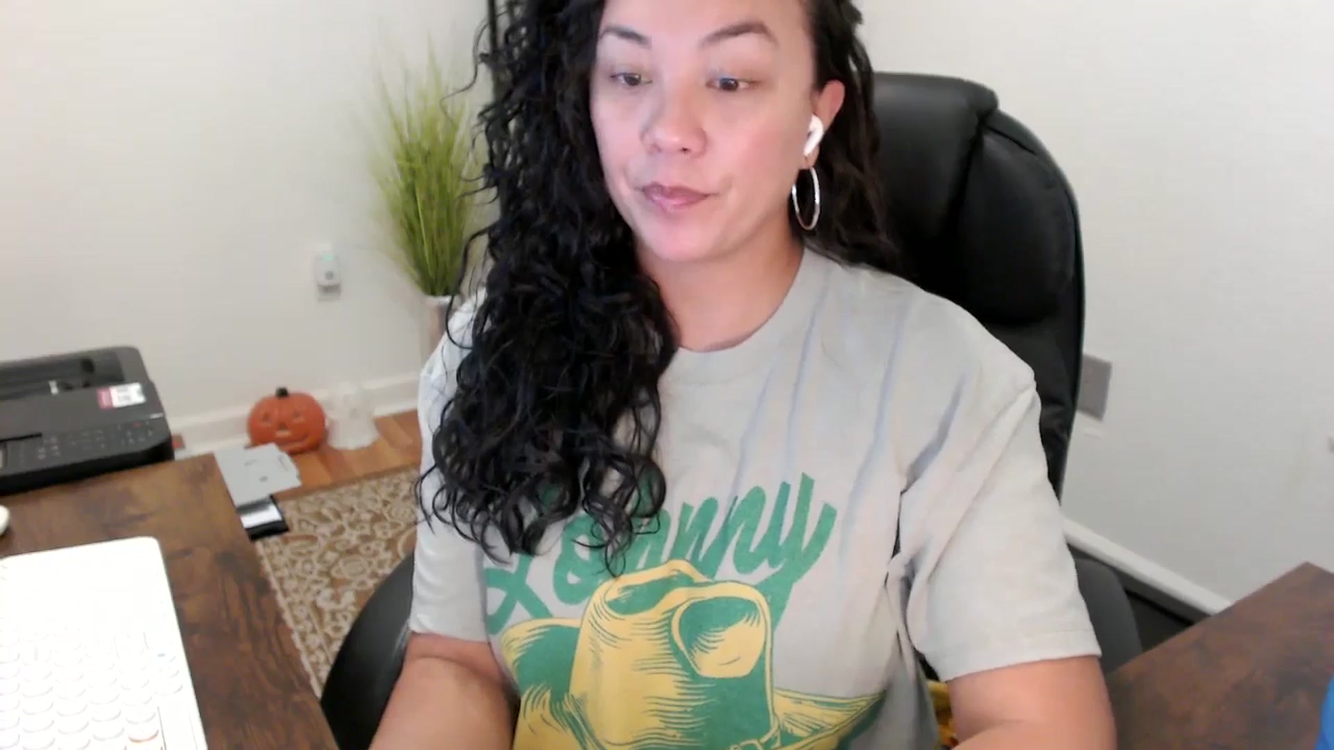 Gallery image thumbnail from MickaylaStar's myfreecams stream on, 10/30/2025, 17:34 image 8 of 20