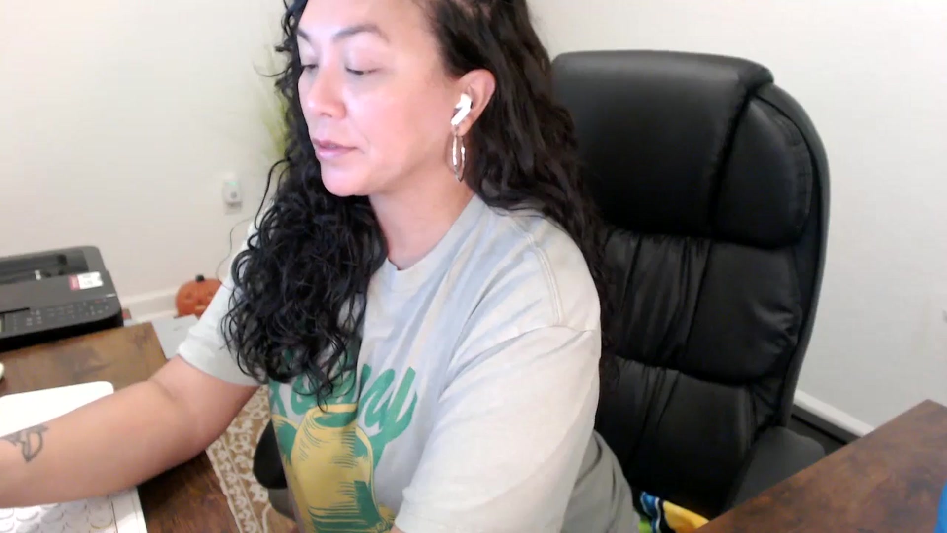 Gallery image thumbnail from MickaylaStar's myfreecams stream on, 10/30/2025, 17:34 image 12 of 20