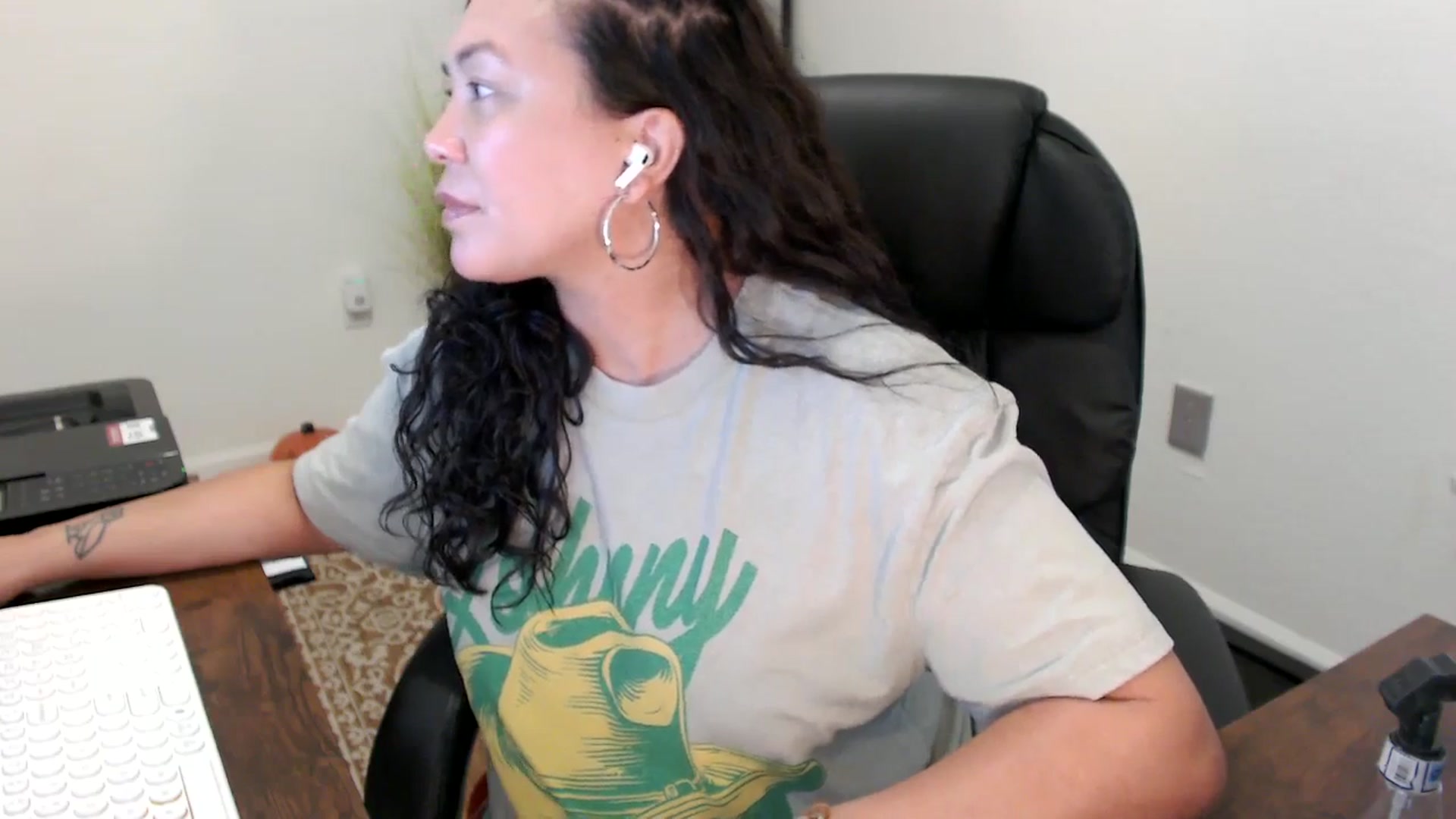 Gallery image thumbnail from MickaylaStar's myfreecams stream on, 10/30/2025, 18:57 image 5 of 20