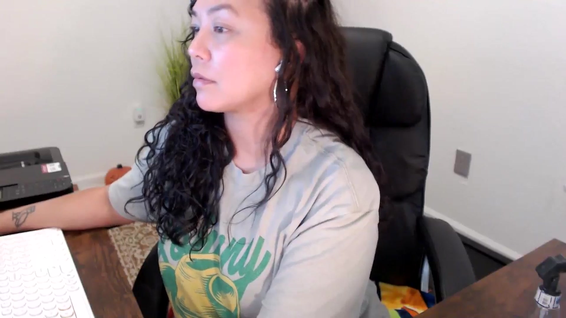 Gallery image thumbnail from MickaylaStar's myfreecams stream on, 10/30/2025, 19:40 image 10 of 20