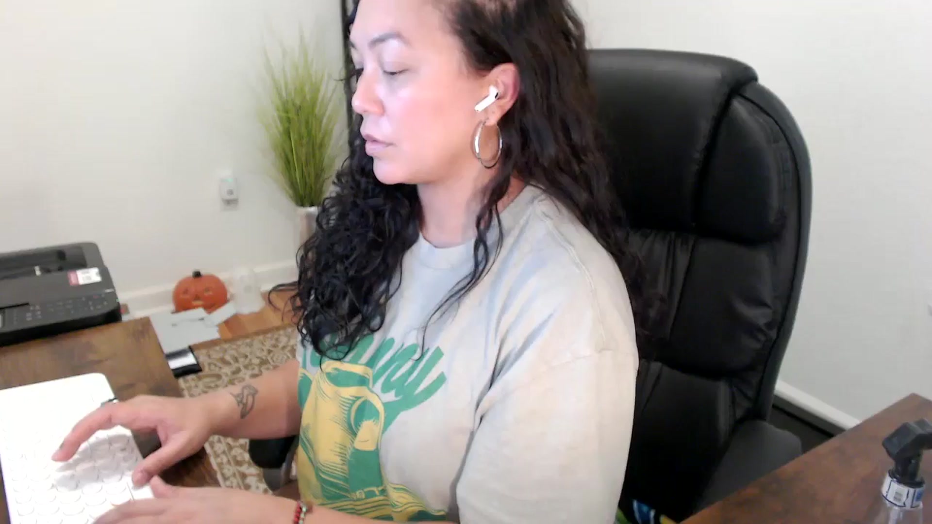 Gallery image thumbnail from MickaylaStar's myfreecams stream on, 10/30/2025, 19:40 image 1 of 20