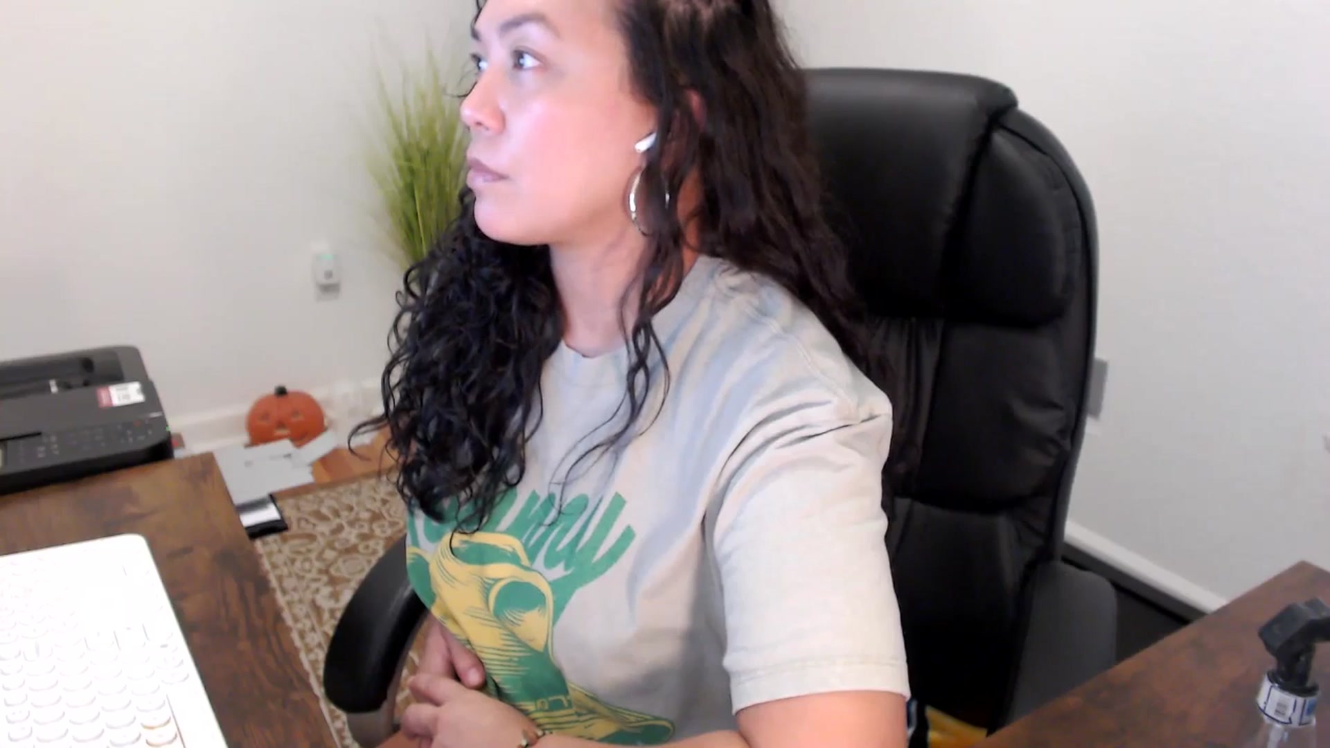 Gallery image thumbnail from MickaylaStar's myfreecams stream on, 10/30/2025, 19:40 image 4 of 20