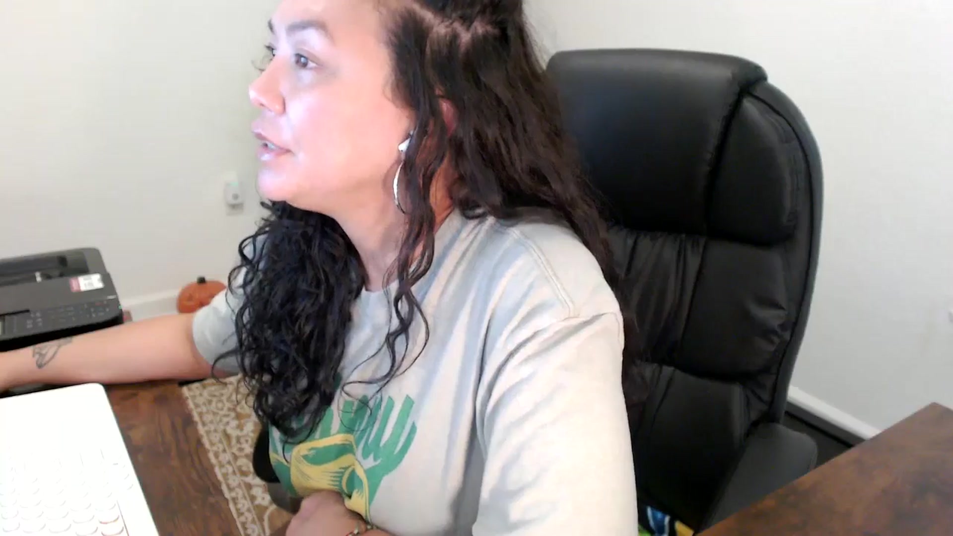 Gallery image thumbnail from MickaylaStar's myfreecams stream on, 10/30/2025, 19:40 image 12 of 20