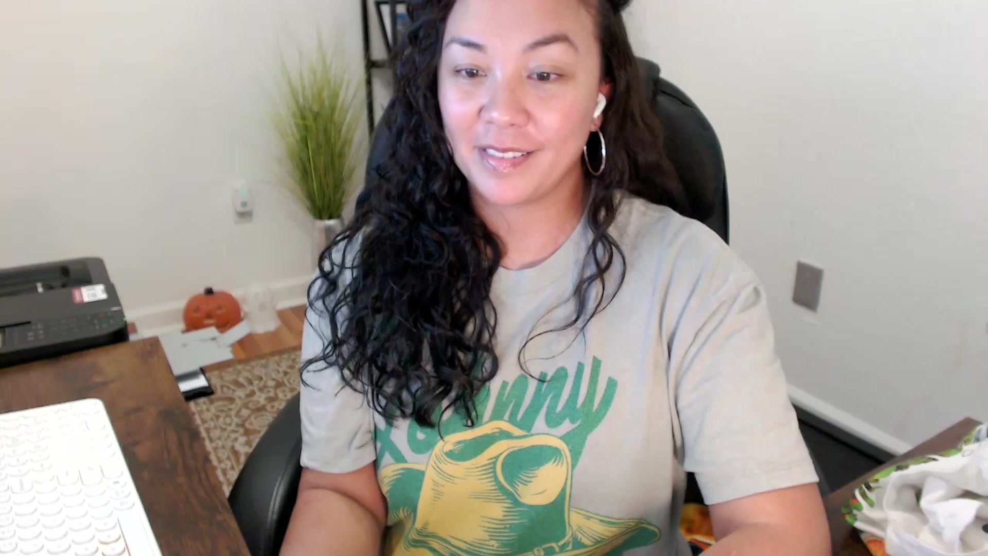 Gallery image thumbnail from MickaylaStar's myfreecams stream on, 10/30/2025, 19:40 image 19 of 20