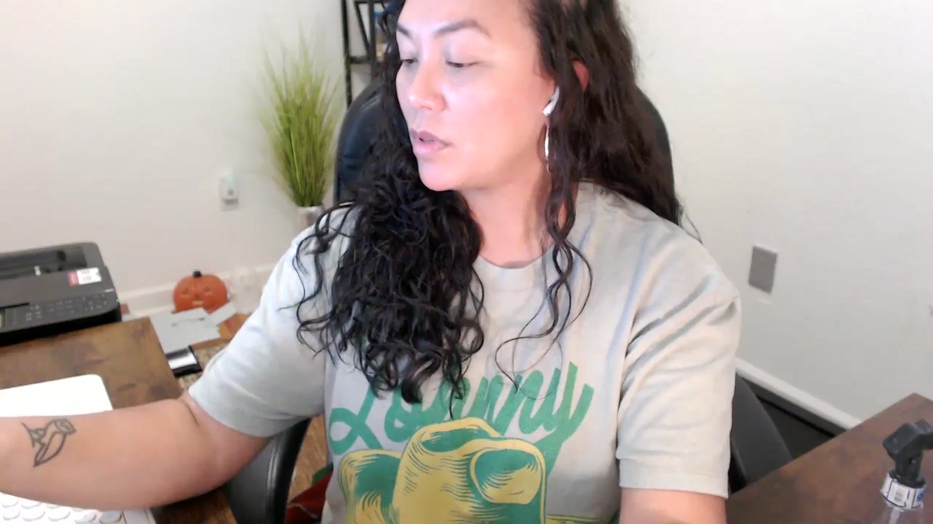 Gallery image thumbnail from MickaylaStar's myfreecams stream on, 10/30/2025, 19:40 image 9 of 20