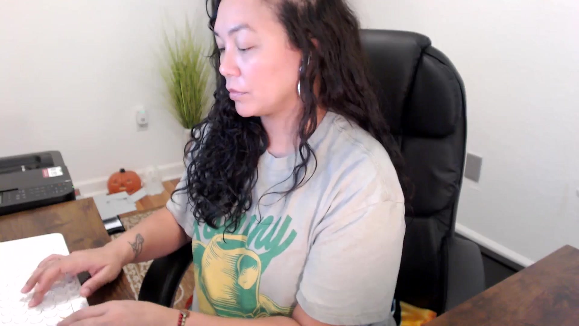 Gallery image thumbnail from MickaylaStar's myfreecams stream on, 10/30/2025, 19:40 image 14 of 20