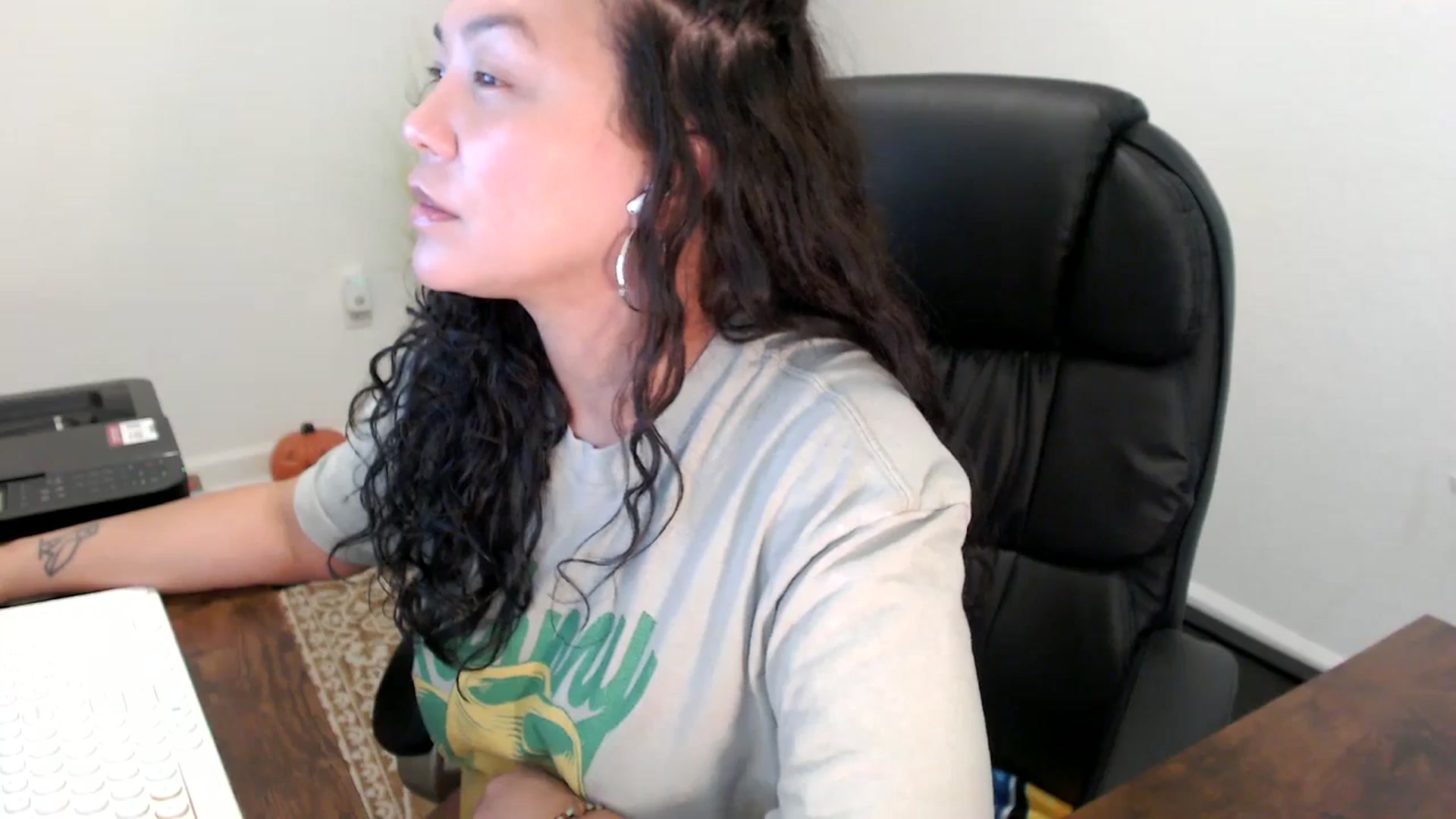 Gallery image thumbnail from MickaylaStar's myfreecams stream on, 10/30/2025, 19:40 image 11 of 20
