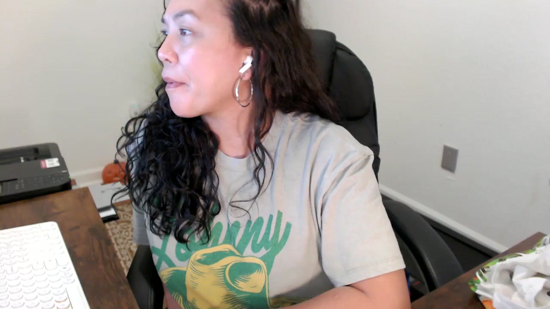 Gallery image thumbnail from MickaylaStar's myfreecams stream on, 10/30/2025, 19:40 image 18 of 20