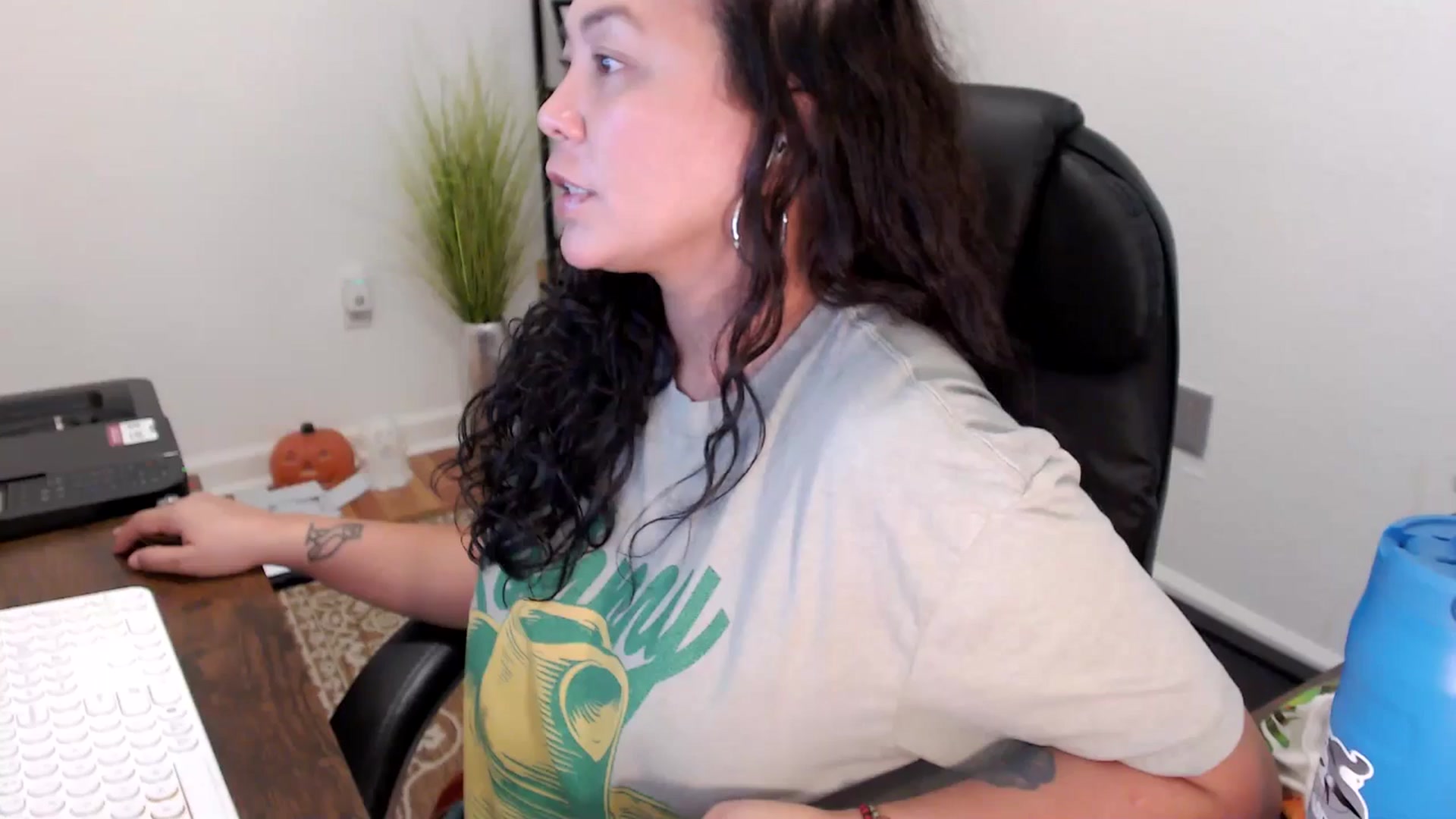 Gallery image thumbnail from MickaylaStar's myfreecams stream on, 10/30/2025, 19:40 image 16 of 20