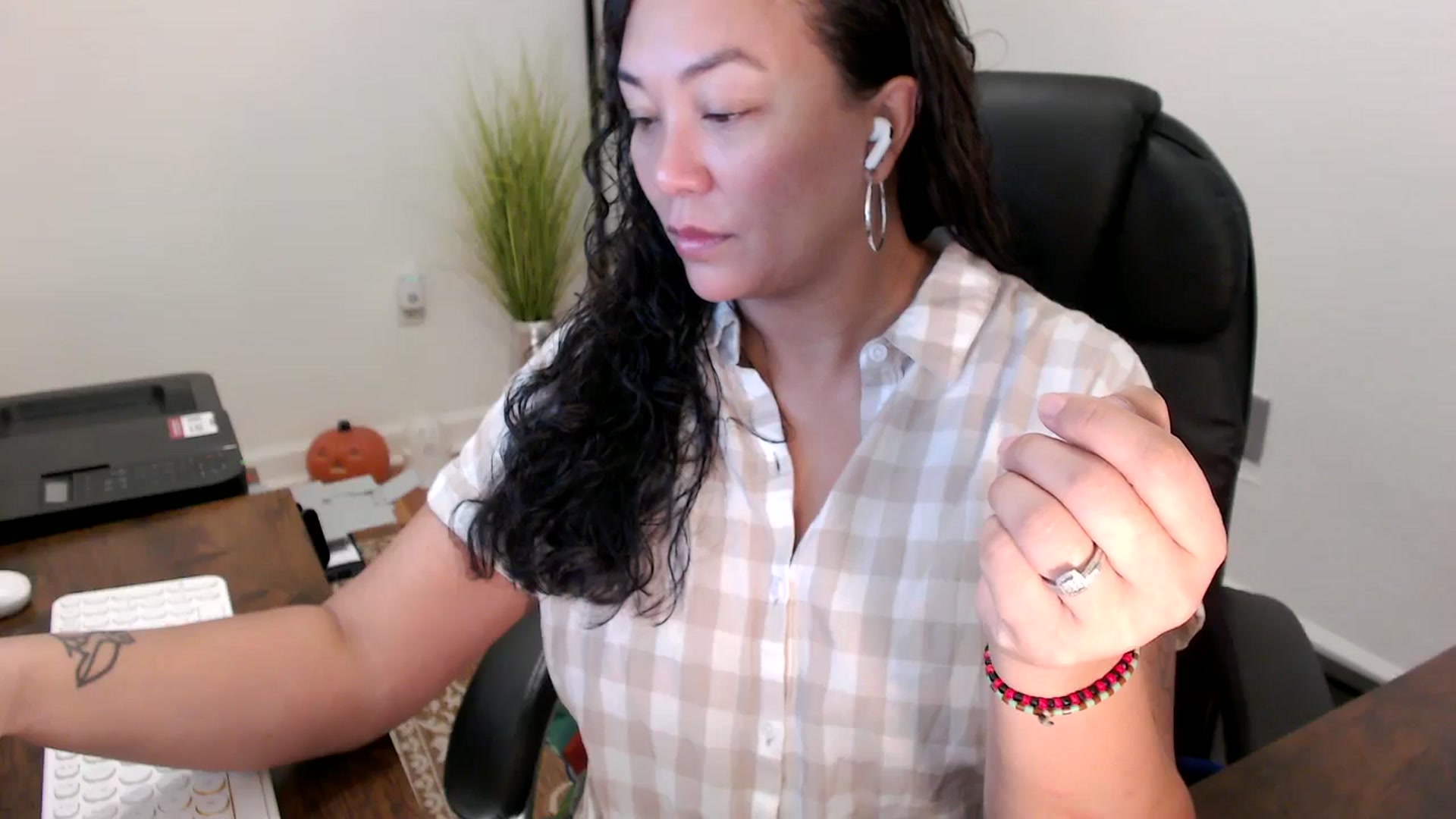Gallery image thumbnail from MickaylaStar's myfreecams stream on, 10/31/2025, 14:29 image 10 of 20