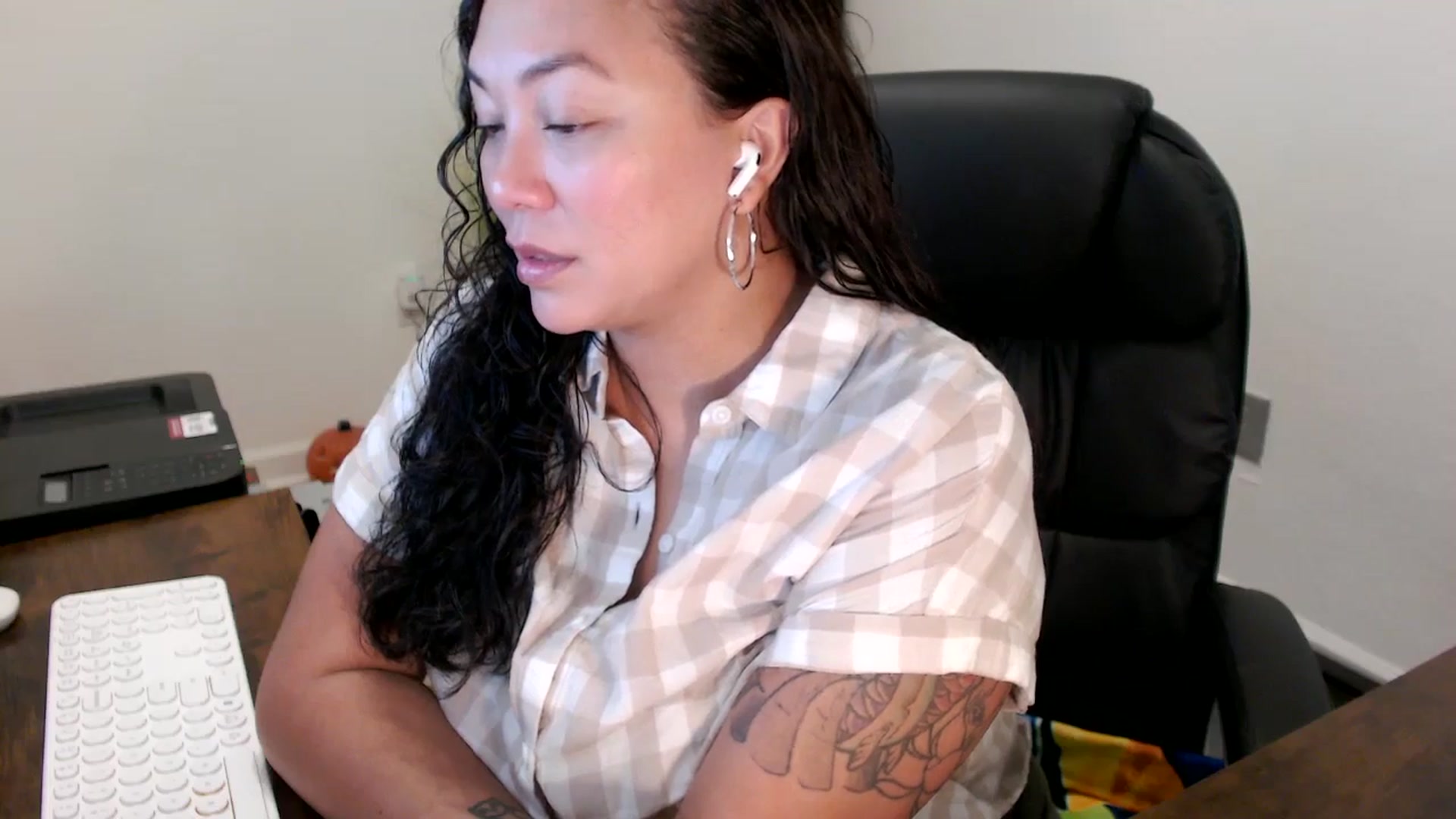Gallery image thumbnail from MickaylaStar's myfreecams stream on, 10/31/2025, 14:29 image 6 of 20