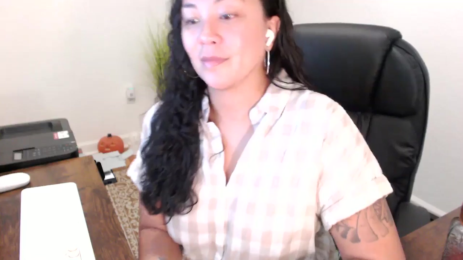 Gallery image thumbnail from MickaylaStar's myfreecams stream on, 10/31/2025, 14:45 image 4 of 20