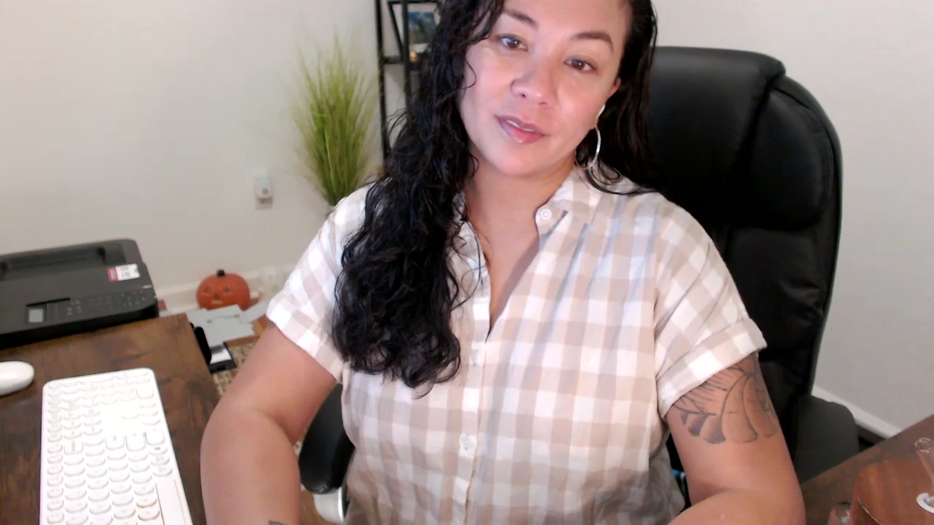 Gallery image thumbnail from MickaylaStar's myfreecams stream on, 10/31/2025, 14:45 image 19 of 20