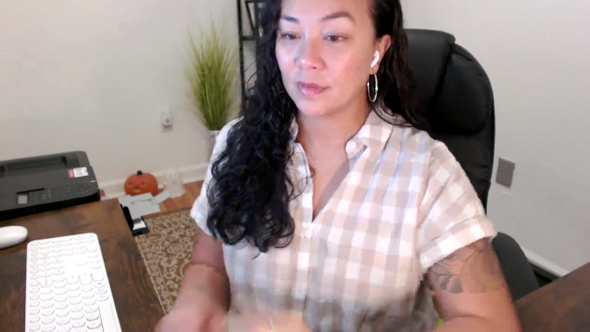 Gallery image thumbnail from MickaylaStar's myfreecams stream on, 10/31/2025, 14:45 image 11 of 20