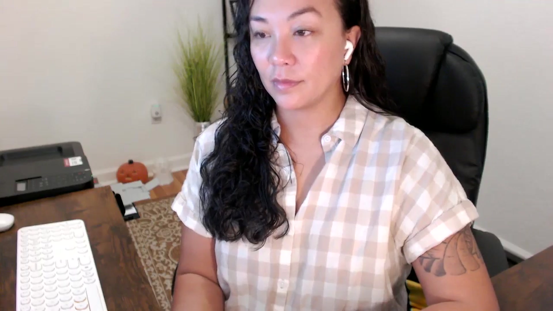 Gallery image thumbnail from MickaylaStar's myfreecams stream on, 10/31/2025, 15:17 image 14 of 20