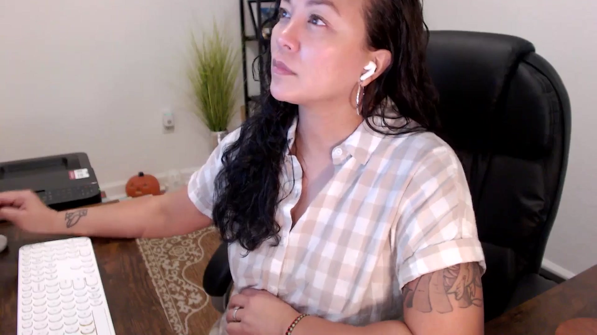Gallery image thumbnail from MickaylaStar's myfreecams stream on, 10/31/2025, 15:17 image 16 of 20