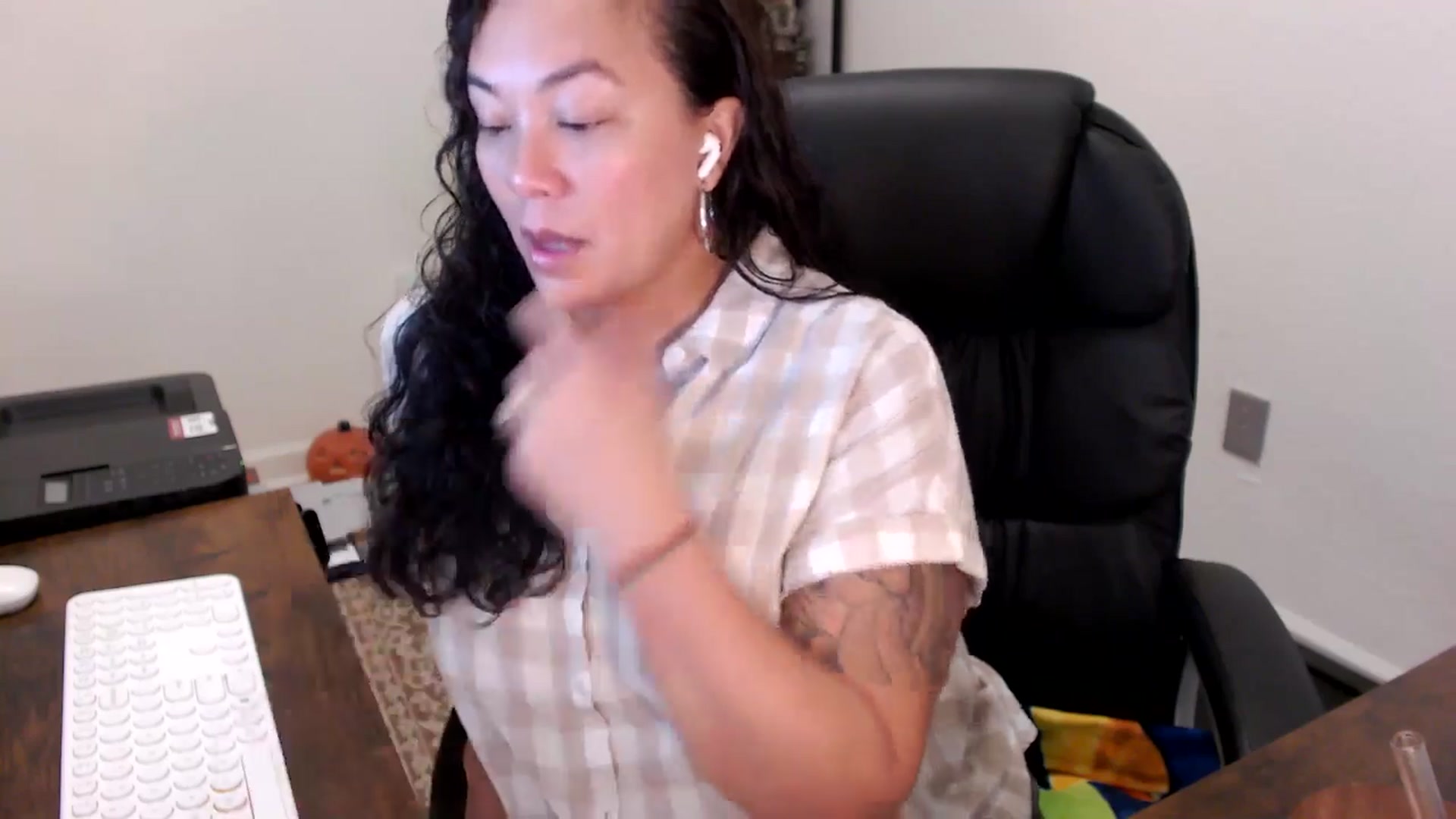 Gallery image thumbnail from MickaylaStar's myfreecams stream on, 10/31/2025, 15:17 image 4 of 20