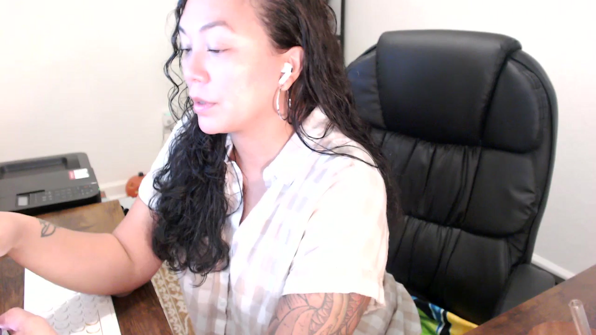 Gallery image thumbnail from MickaylaStar's myfreecams stream on, 10/31/2025, 15:17 image 5 of 20