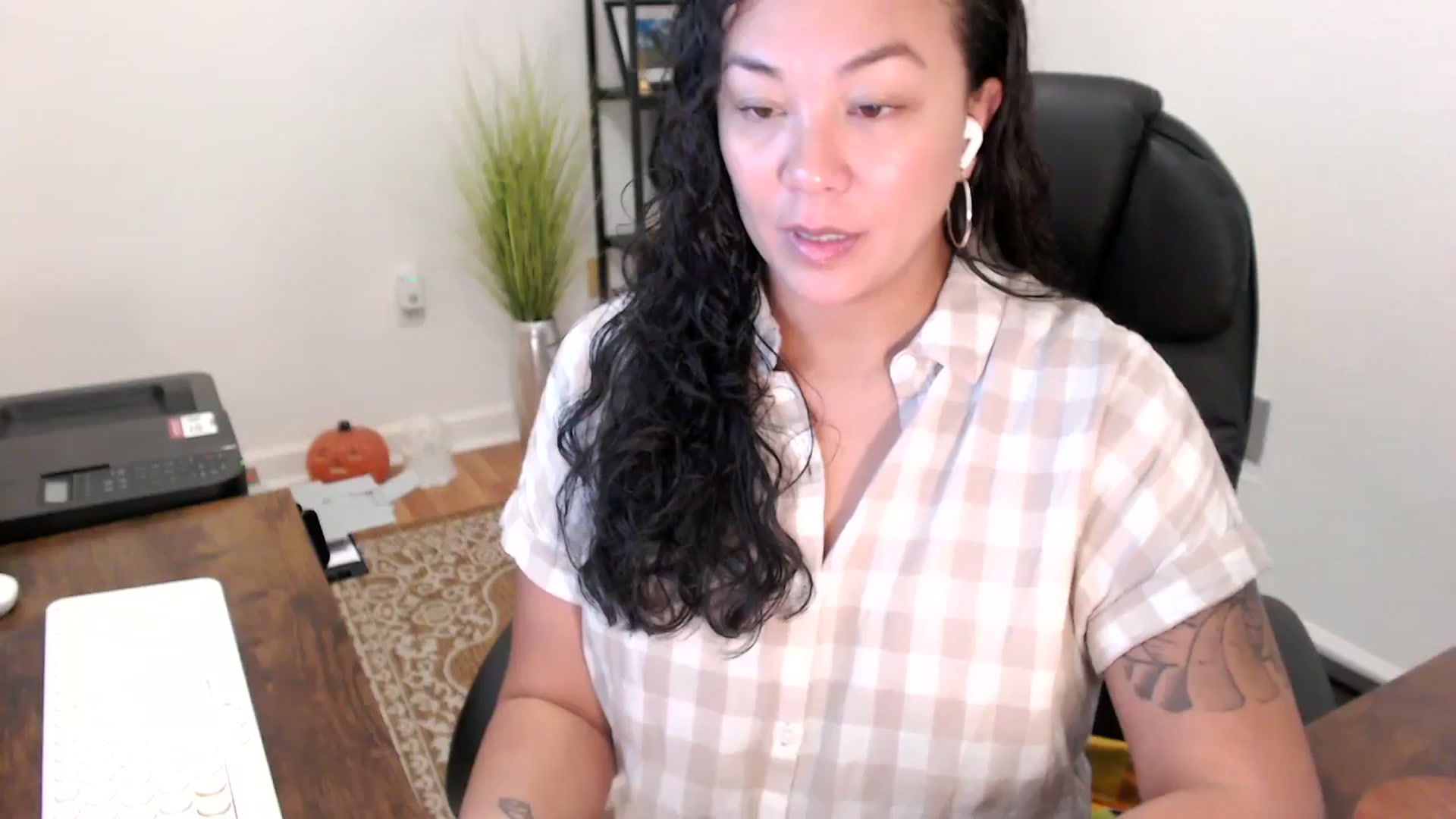 Gallery image thumbnail from MickaylaStar's myfreecams stream on, 10/31/2025, 15:17 image 17 of 20