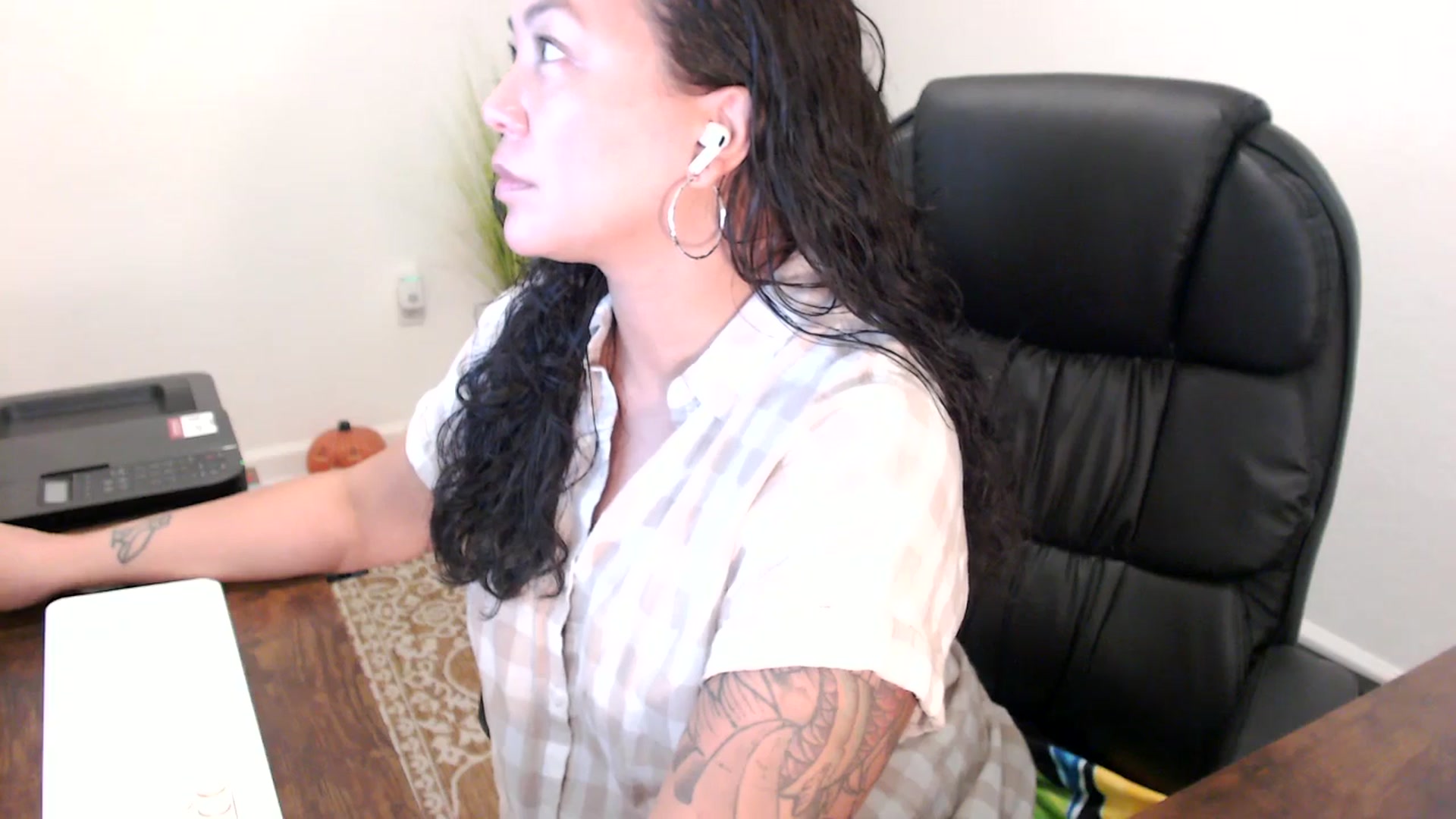 Gallery image thumbnail from MickaylaStar's myfreecams stream on, 10/31/2025, 15:17 image 13 of 20