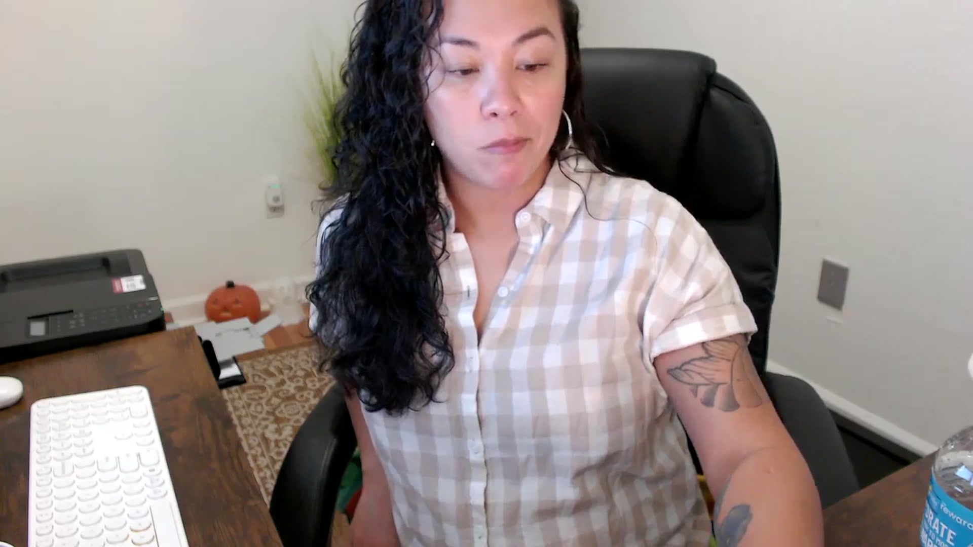 Gallery image thumbnail from MickaylaStar's myfreecams stream on, 10/31/2025, 16:30 image 4 of 20