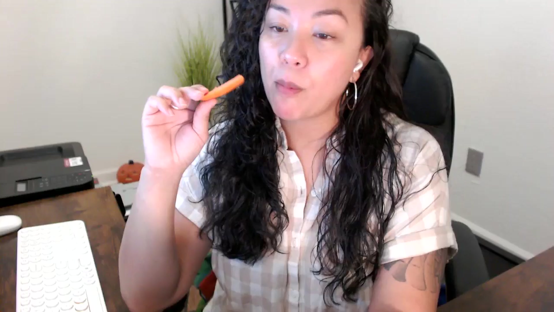 Gallery image thumbnail from MickaylaStar's myfreecams stream on, 10/31/2025, 16:30 image 2 of 20