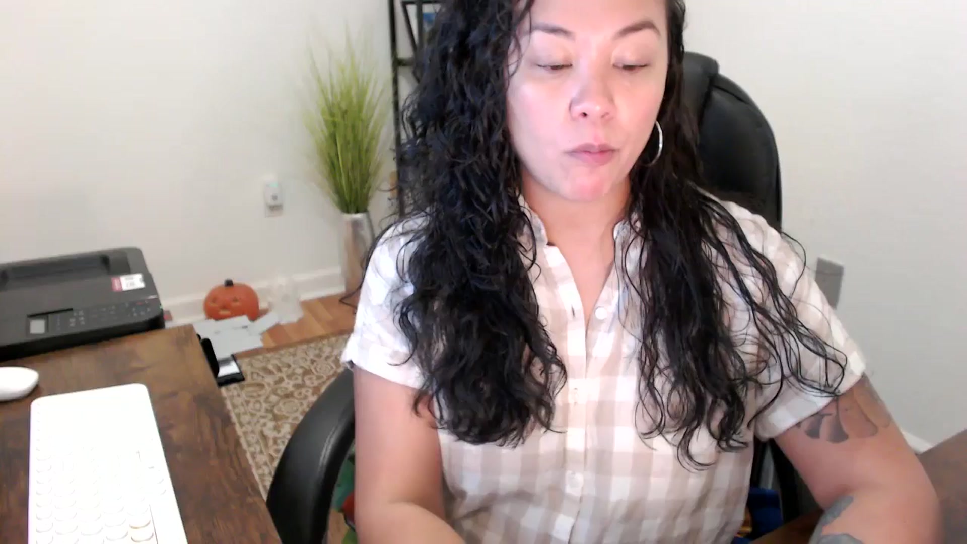 Gallery image thumbnail from MickaylaStar's myfreecams stream on, 10/31/2025, 16:30 image 1 of 20