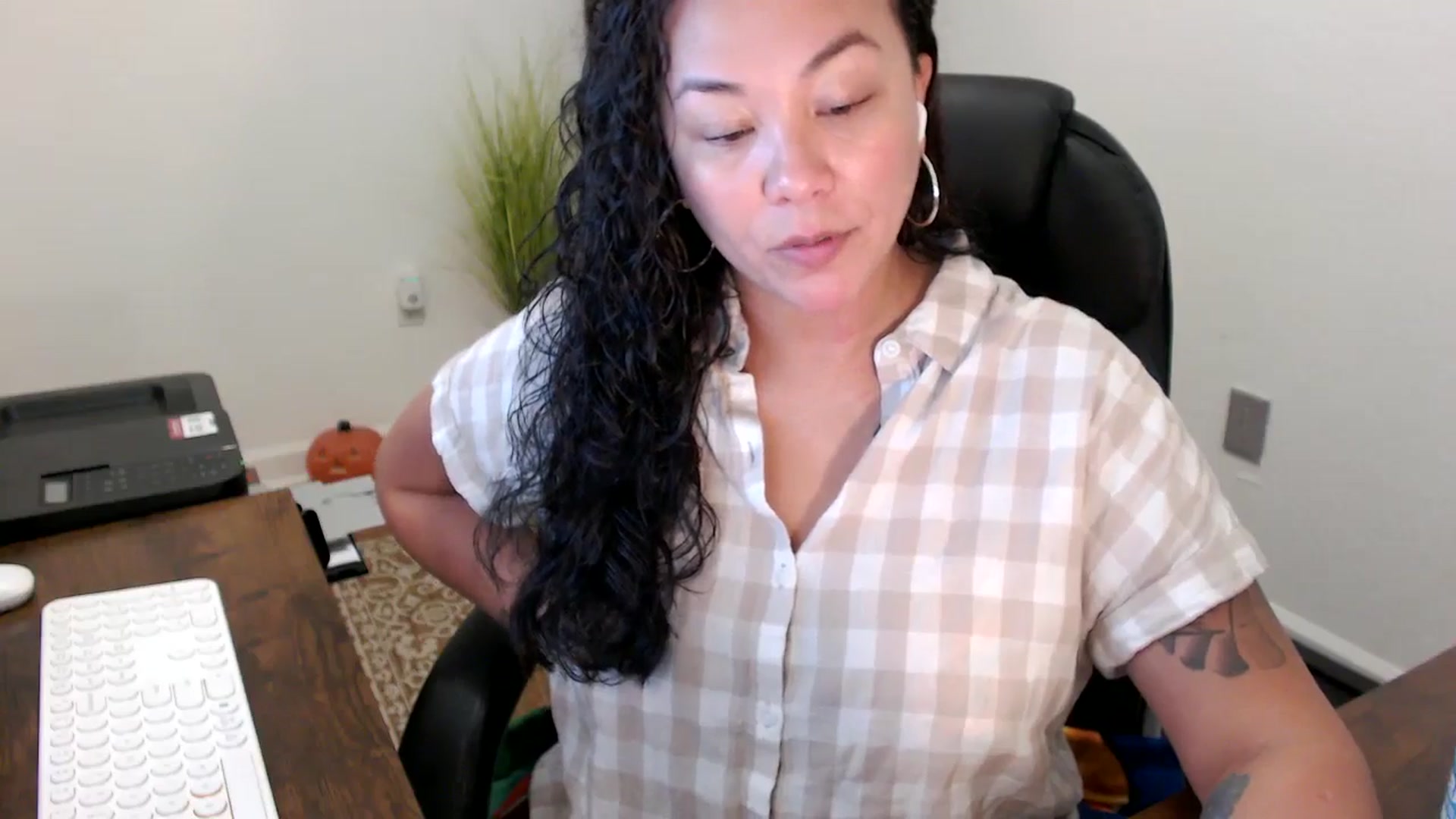 Gallery image thumbnail from MickaylaStar's myfreecams stream on, 10/31/2025, 16:30 image 6 of 20