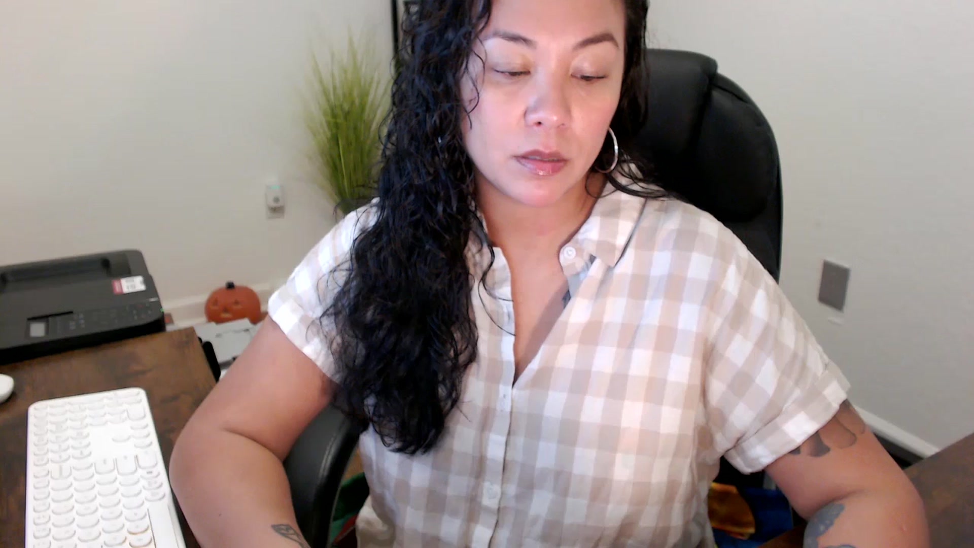 Gallery image thumbnail from MickaylaStar's myfreecams stream on, 10/31/2025, 16:30 image 10 of 20