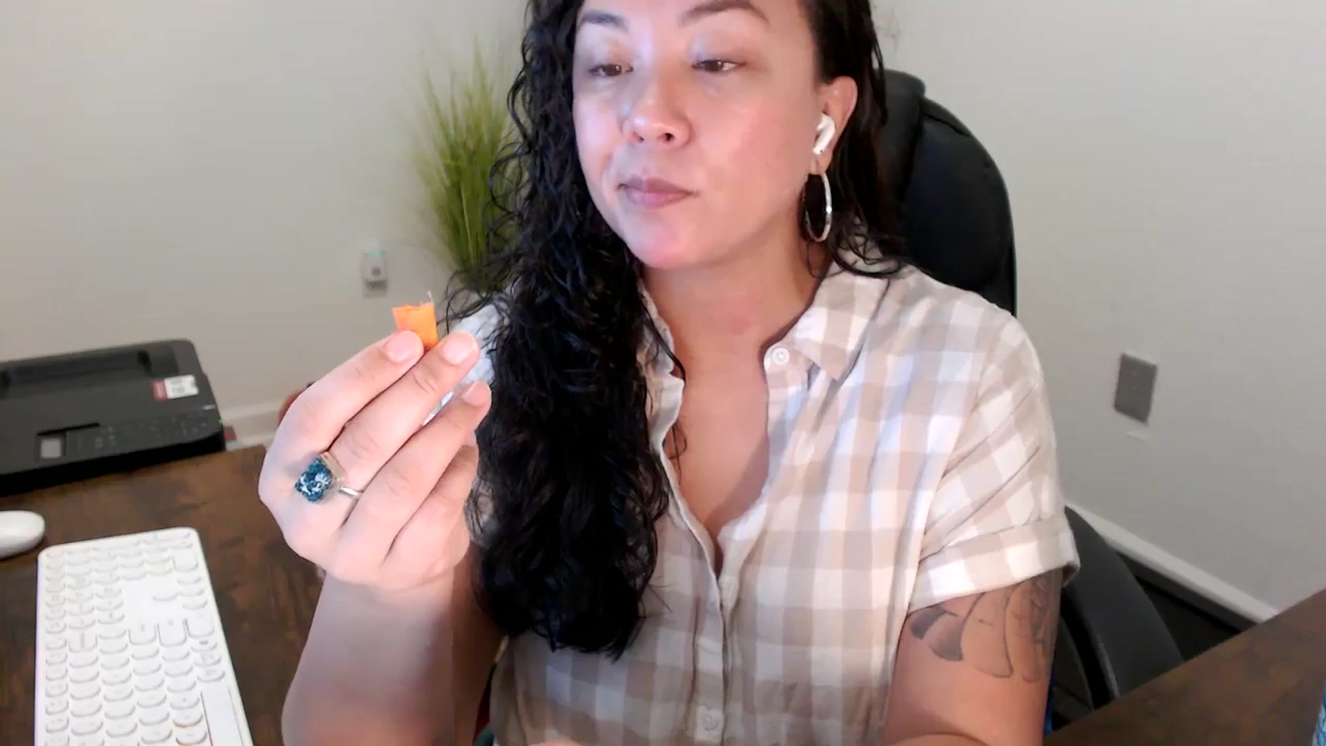 Gallery image thumbnail from MickaylaStar's myfreecams stream on, 10/31/2025, 16:30 image 7 of 20