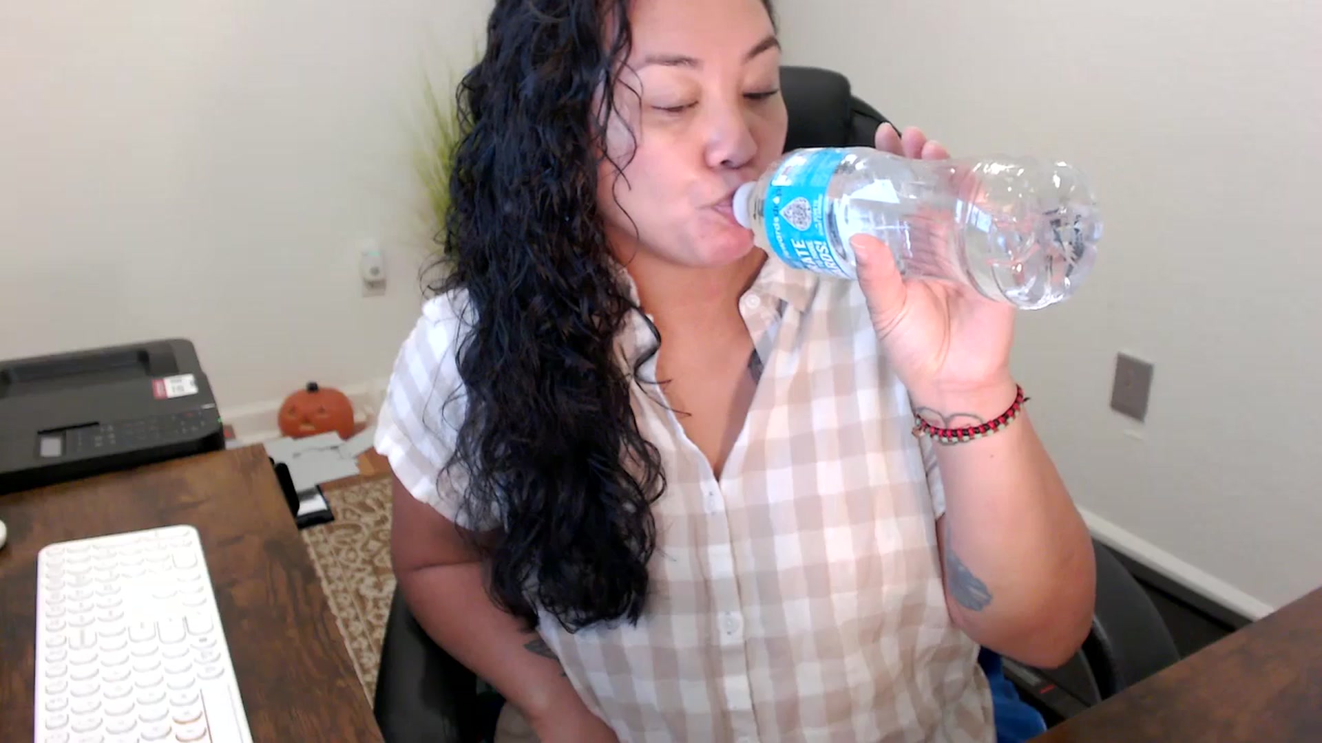 Gallery image thumbnail from MickaylaStar's myfreecams stream on, 10/31/2025, 16:30 image 9 of 20