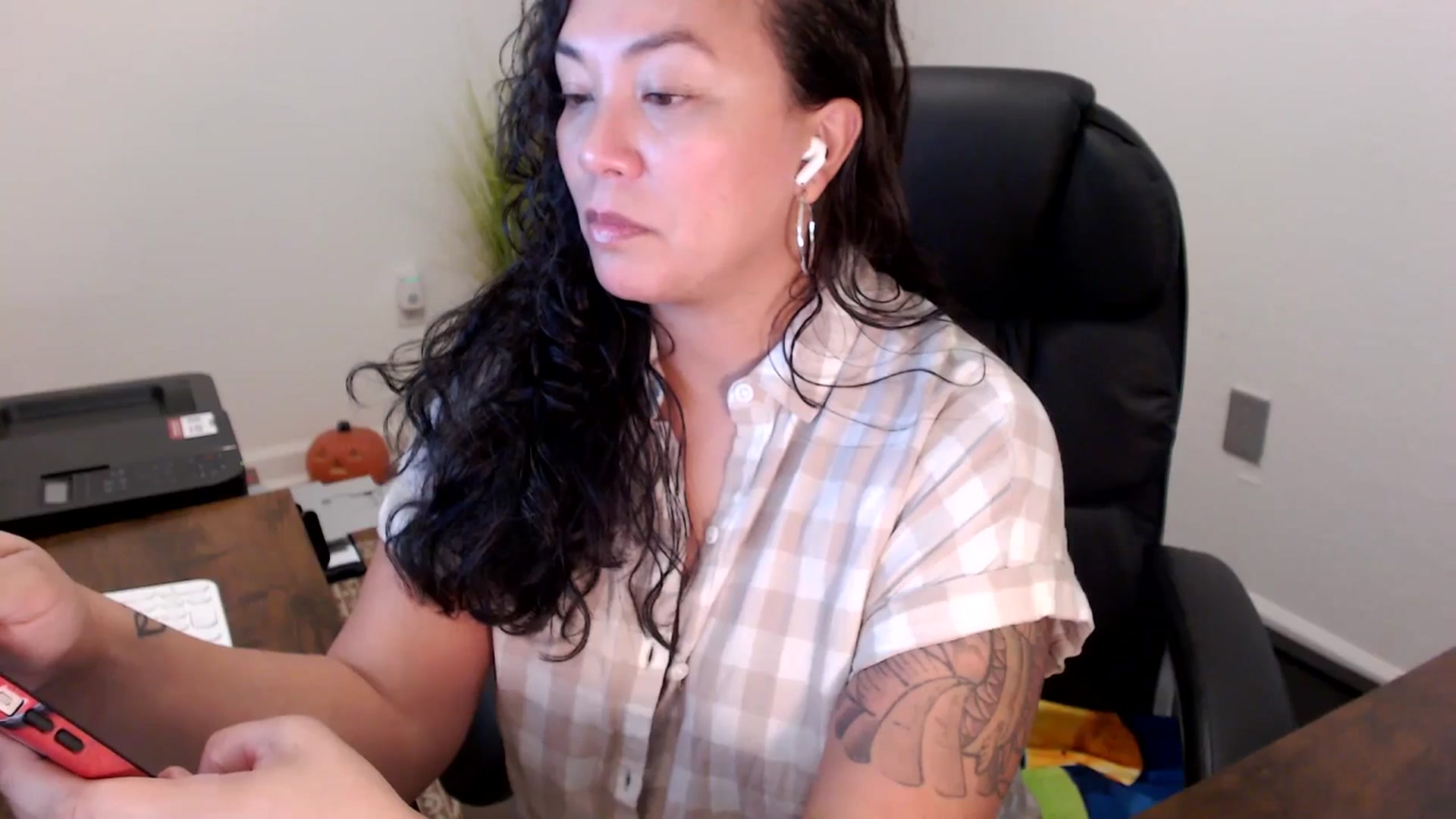 Gallery image thumbnail from MickaylaStar's myfreecams stream on, 10/31/2025, 17:10 image 11 of 20