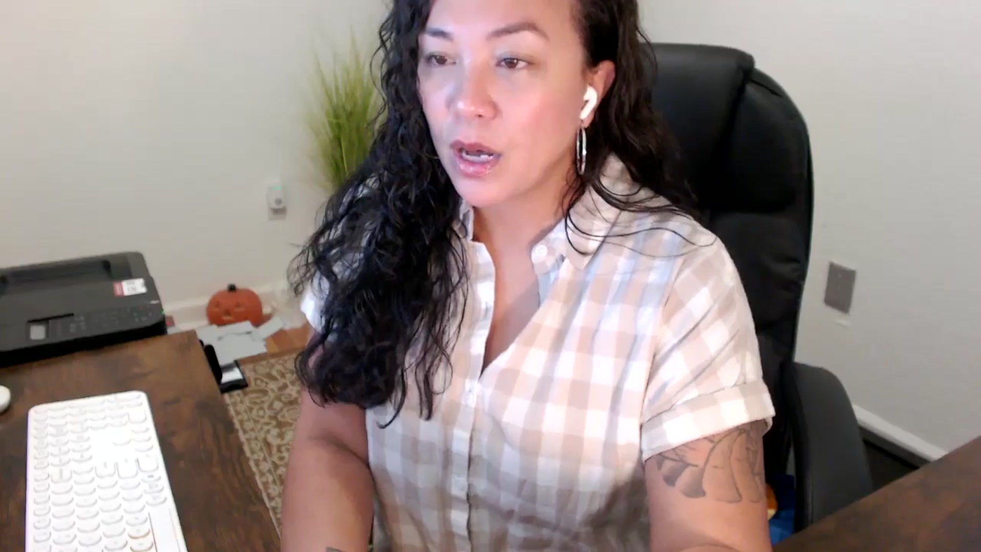 Gallery image thumbnail from MickaylaStar's myfreecams stream on, 10/31/2025, 17:10 image 2 of 20