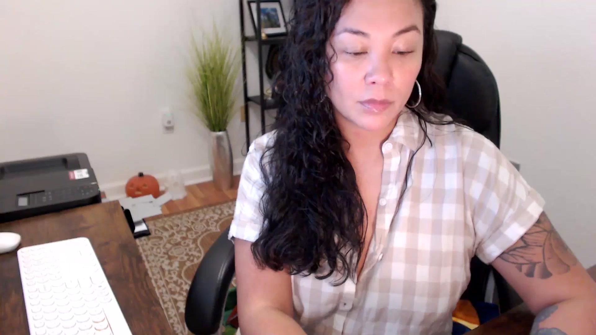 Gallery image thumbnail from MickaylaStar's myfreecams stream on, 10/31/2025, 18:52 image 2 of 20