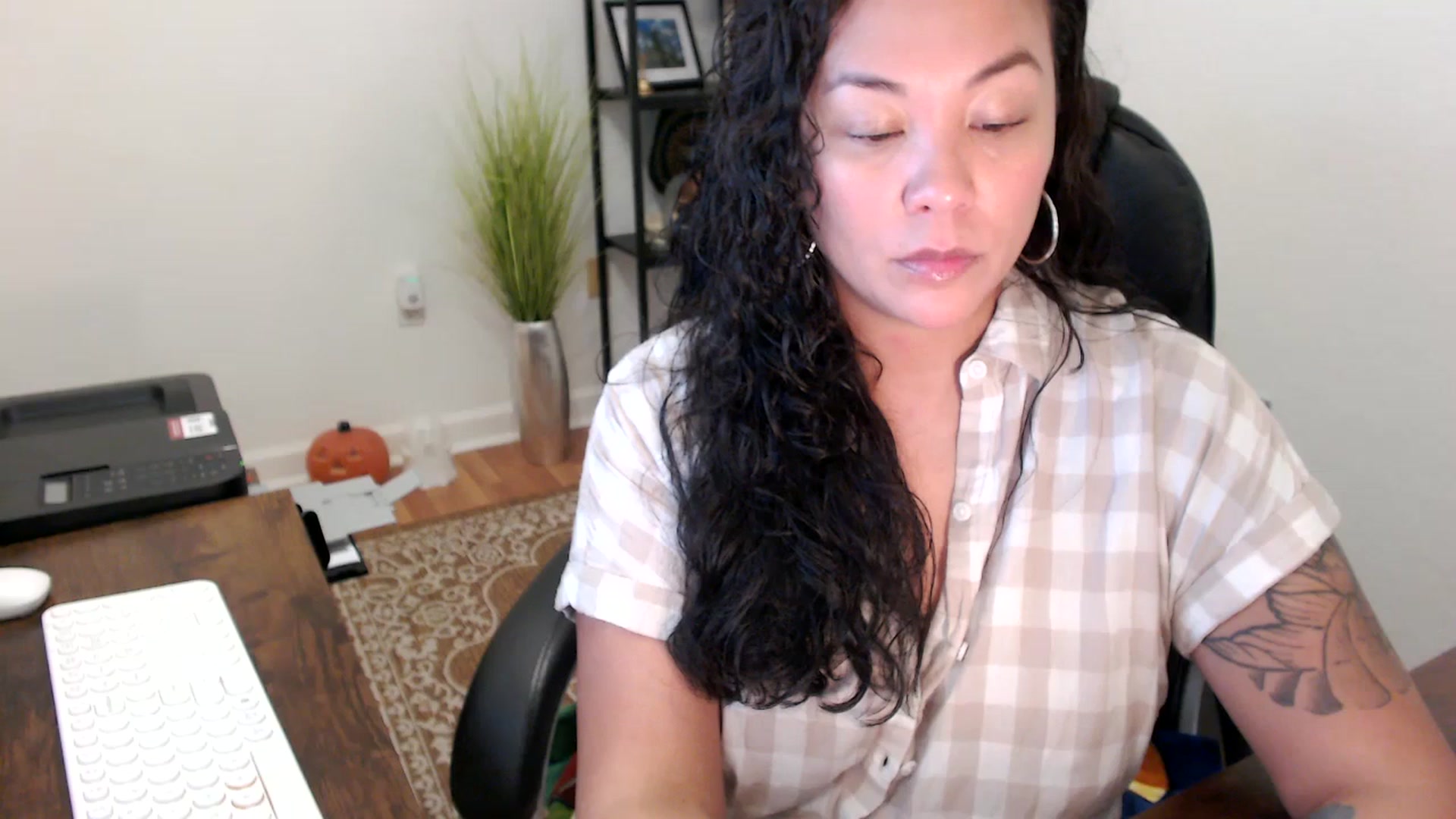 Gallery image thumbnail from MickaylaStar's myfreecams stream on, 10/31/2025, 18:52 image 1 of 20