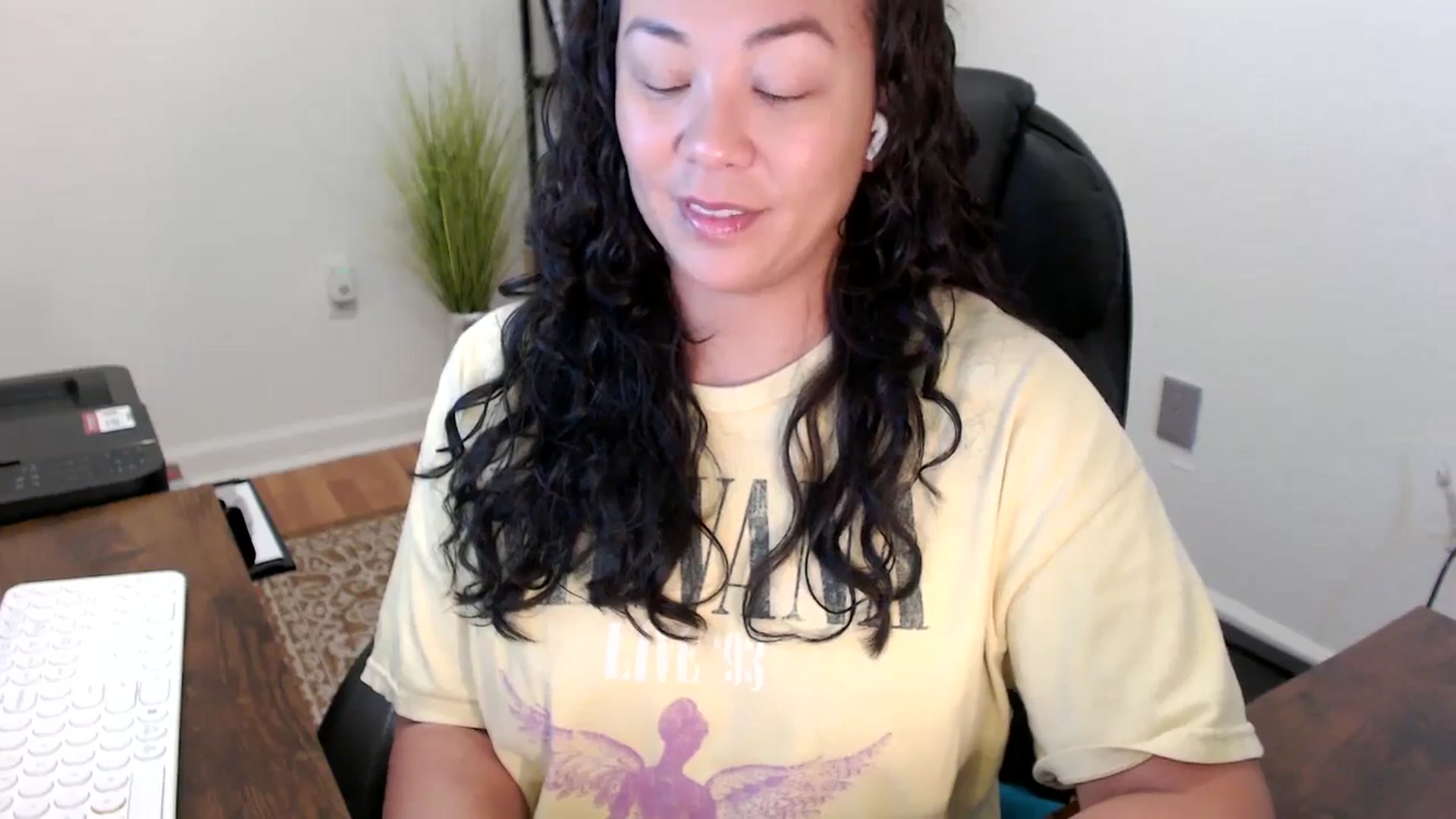 Gallery image thumbnail from MickaylaStar's myfreecams stream on, 11/05/2025, 16:54 image 3 of 20