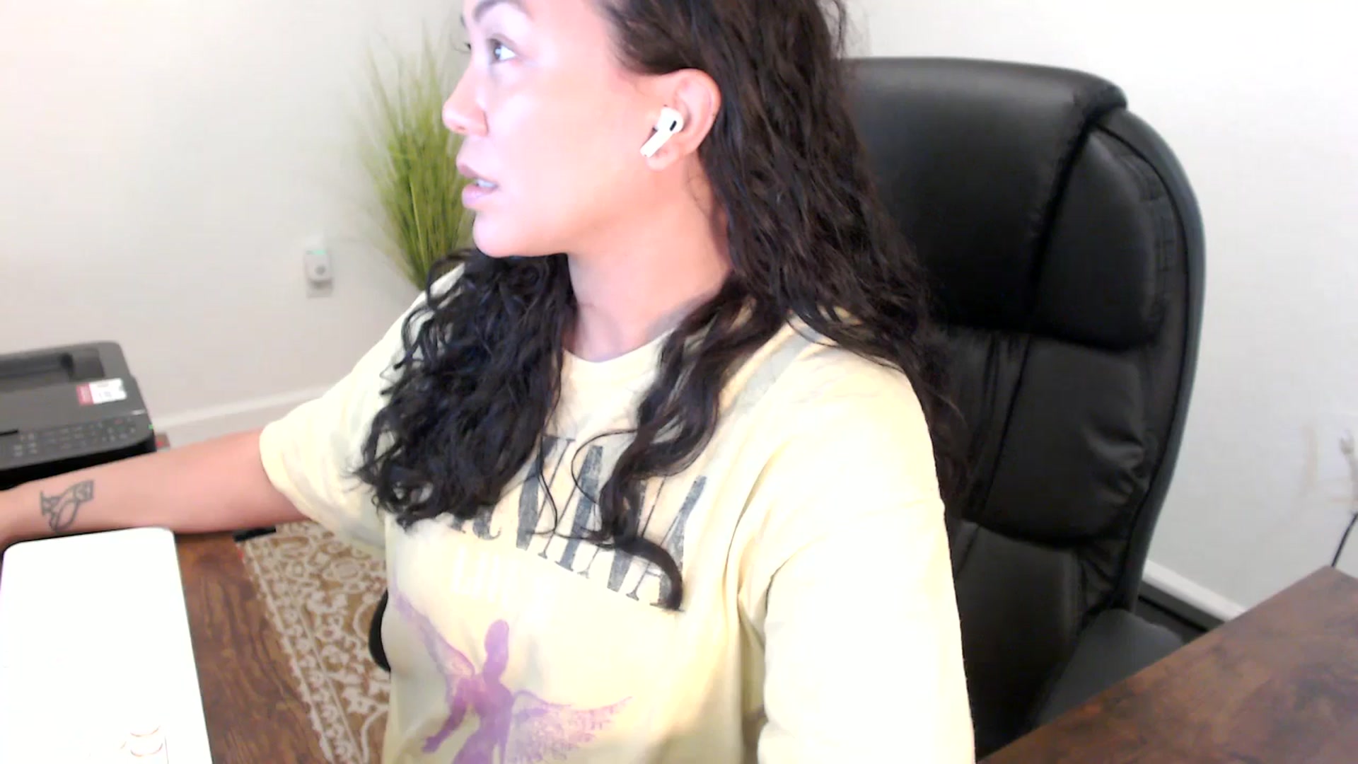 Gallery image thumbnail from MickaylaStar's myfreecams stream on, 11/05/2025, 16:54 image 19 of 20