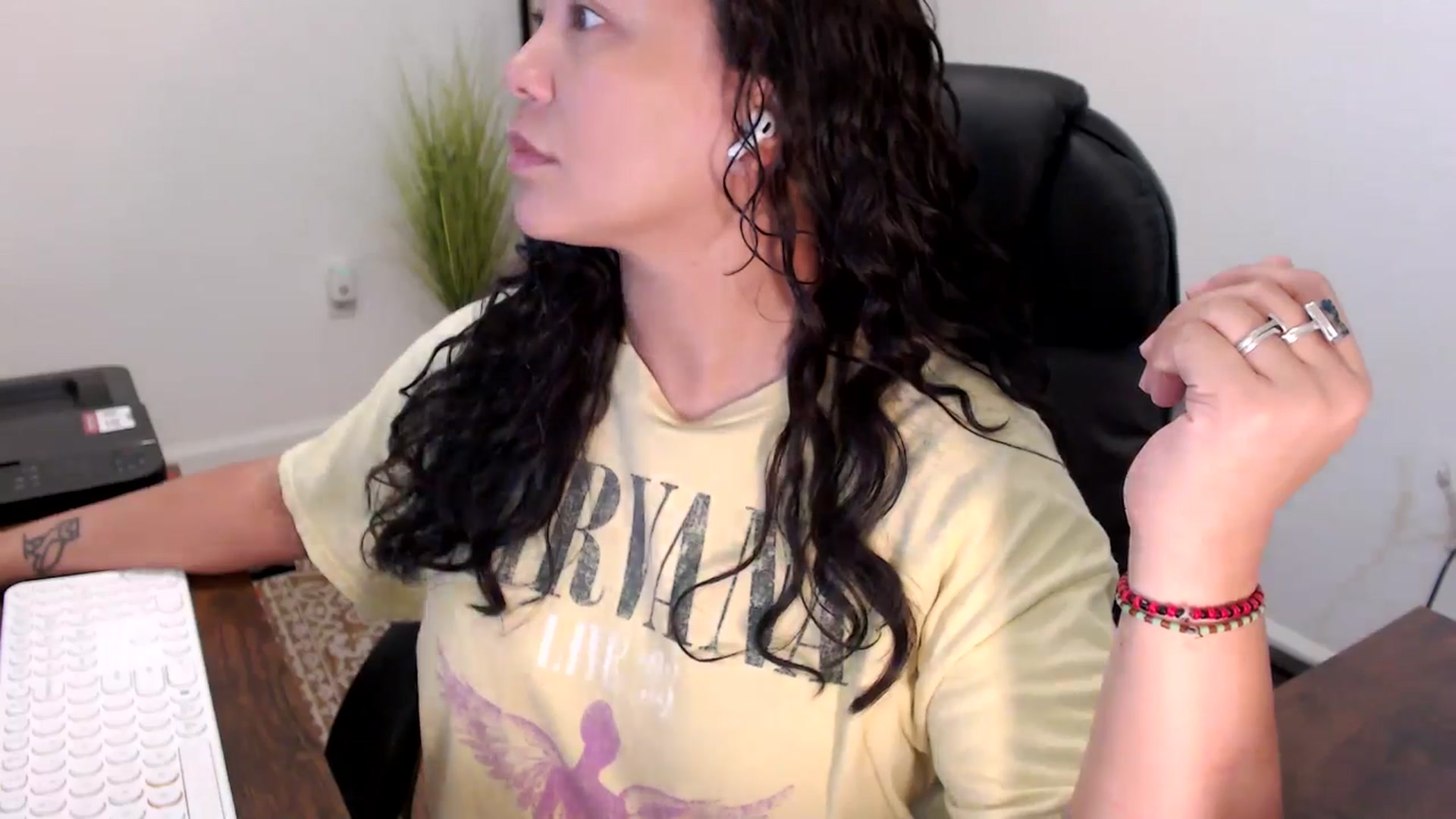 Gallery image thumbnail from MickaylaStar's myfreecams stream on, 11/05/2025, 16:54 image 7 of 20
