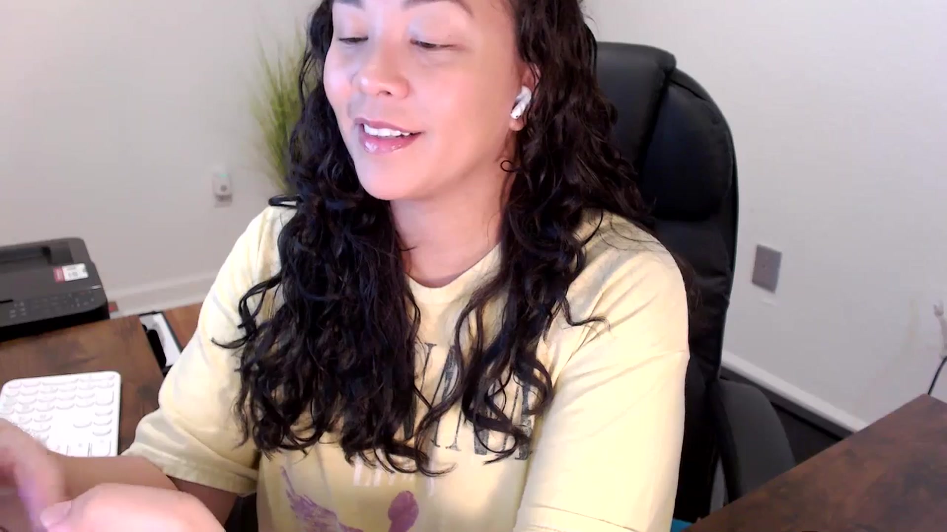 Gallery image thumbnail from MickaylaStar's myfreecams stream on, 11/05/2025, 16:54 image 2 of 20