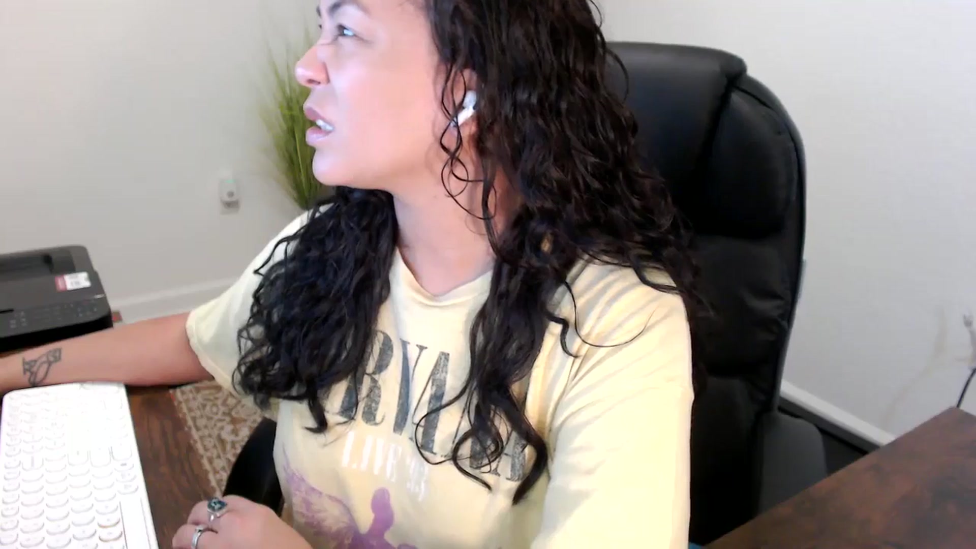 Gallery image thumbnail from MickaylaStar's myfreecams stream on, 11/05/2025, 16:54 image 8 of 20