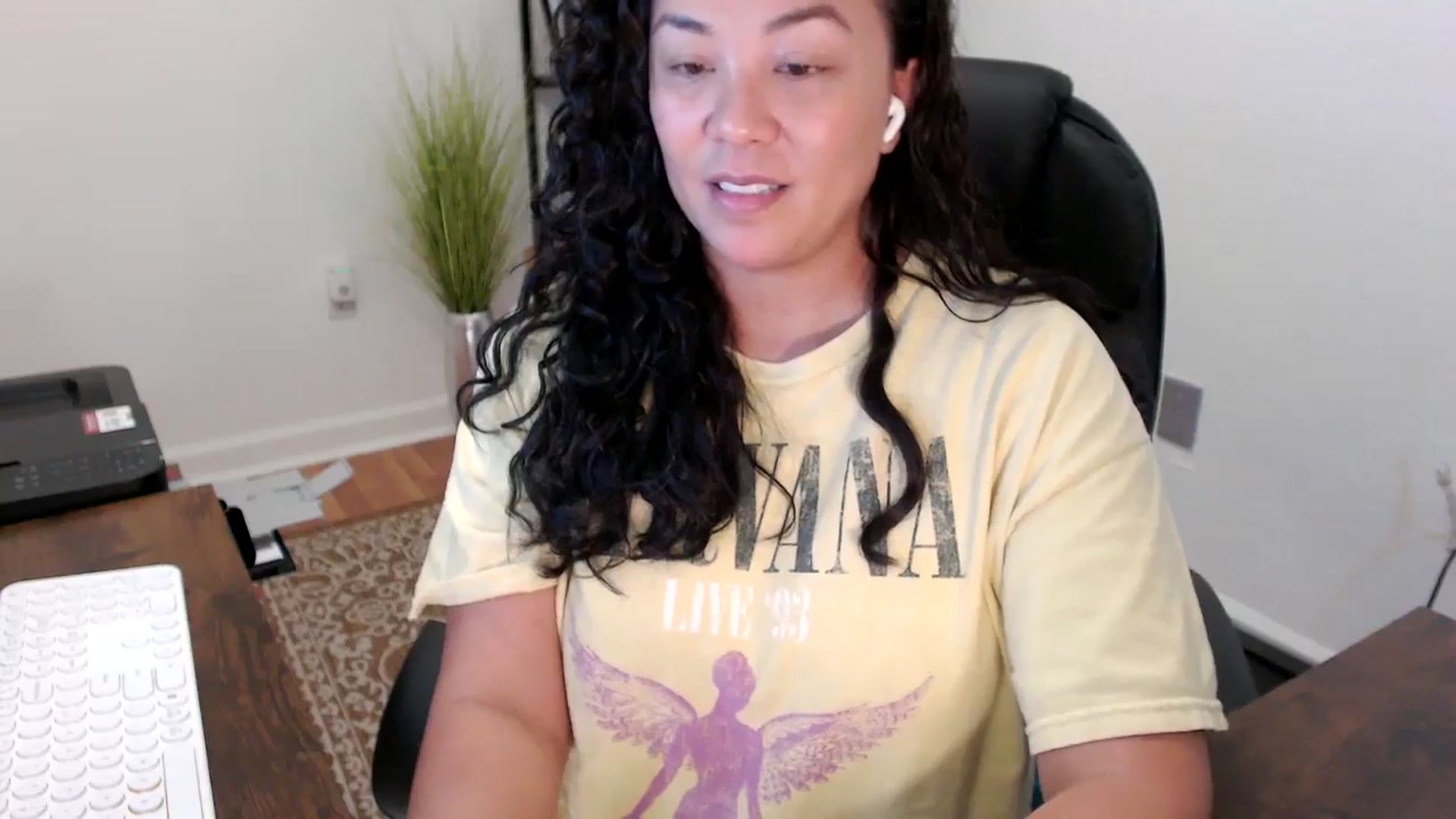 Gallery image thumbnail from MickaylaStar's myfreecams stream on, 11/05/2025, 17:15 image 11 of 20