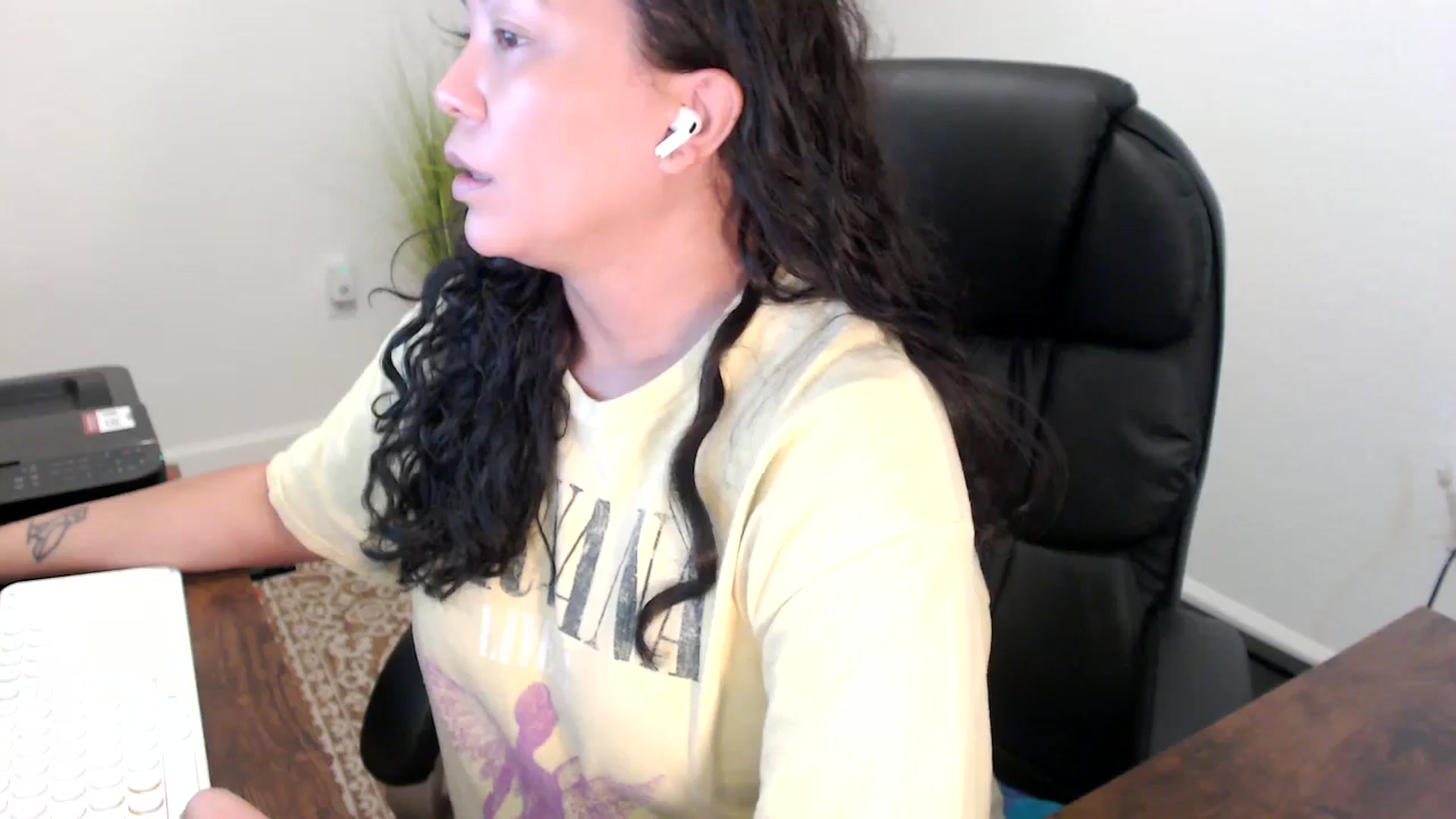 Gallery image thumbnail from MickaylaStar's myfreecams stream on, 11/05/2025, 17:15 image 5 of 20