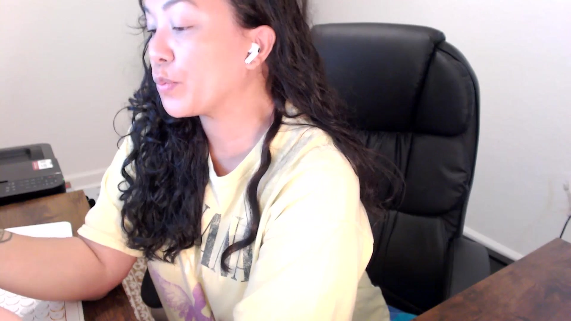 Gallery image thumbnail from MickaylaStar's myfreecams stream on, 11/05/2025, 17:15 image 4 of 20