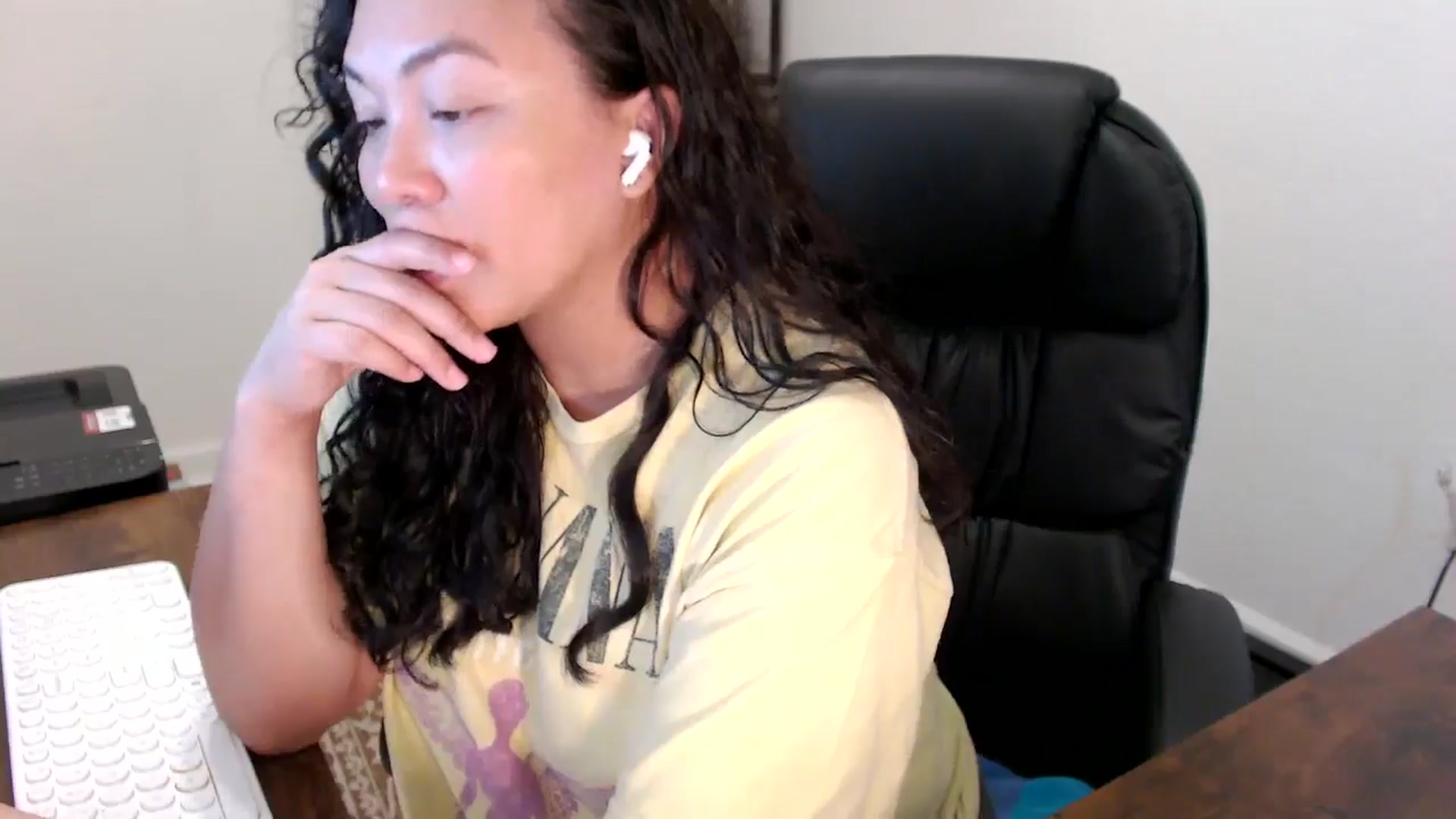 Gallery image thumbnail from MickaylaStar's myfreecams stream on, 11/05/2025, 17:15 image 19 of 20