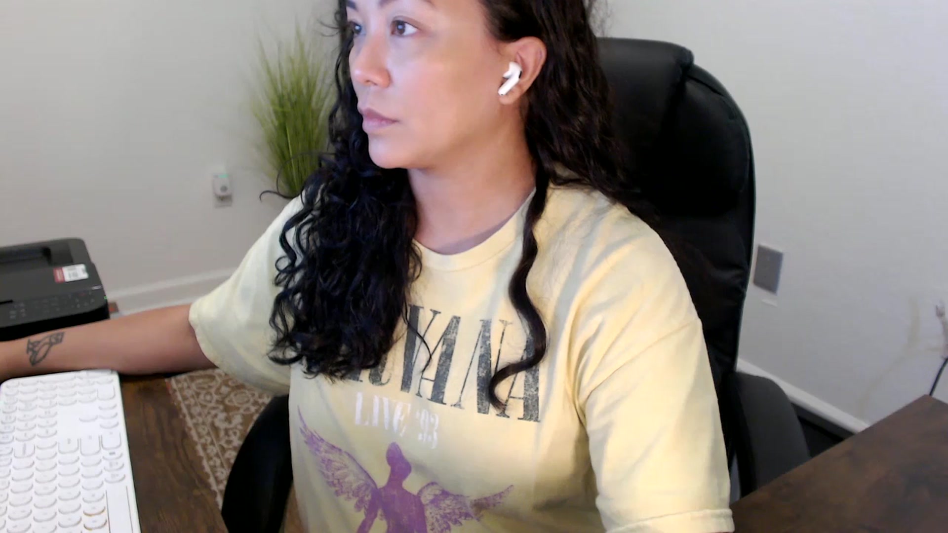 Gallery image thumbnail from MickaylaStar's myfreecams stream on, 11/05/2025, 17:15 image 6 of 20