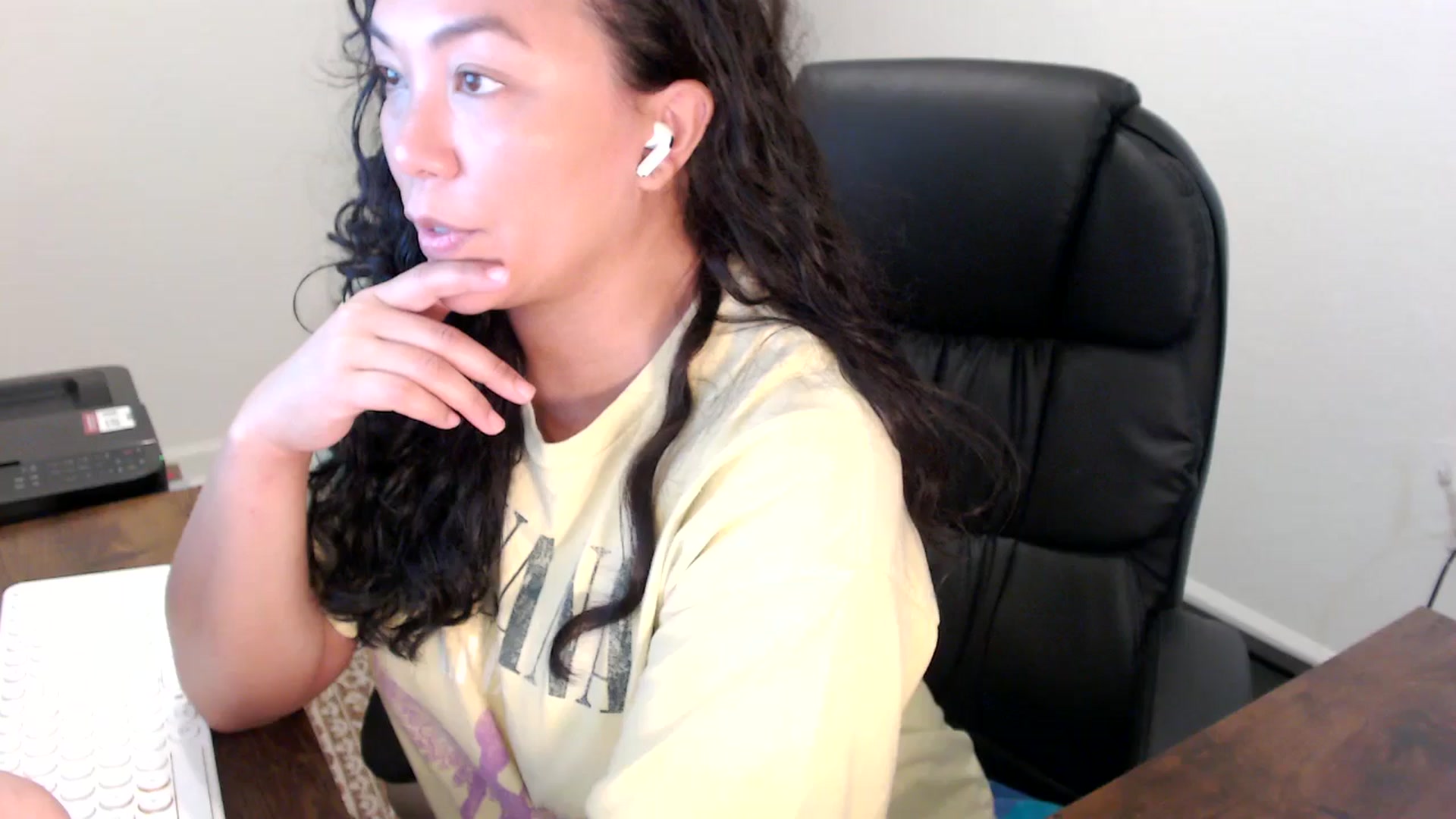 Gallery image thumbnail from MickaylaStar's myfreecams stream on, 11/05/2025, 17:15 image 1 of 20