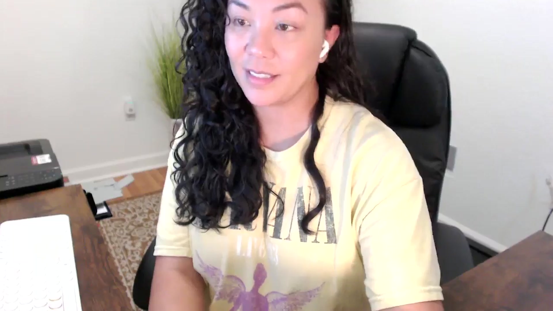 Gallery image thumbnail from MickaylaStar's myfreecams stream on, 11/05/2025, 17:15 image 8 of 20